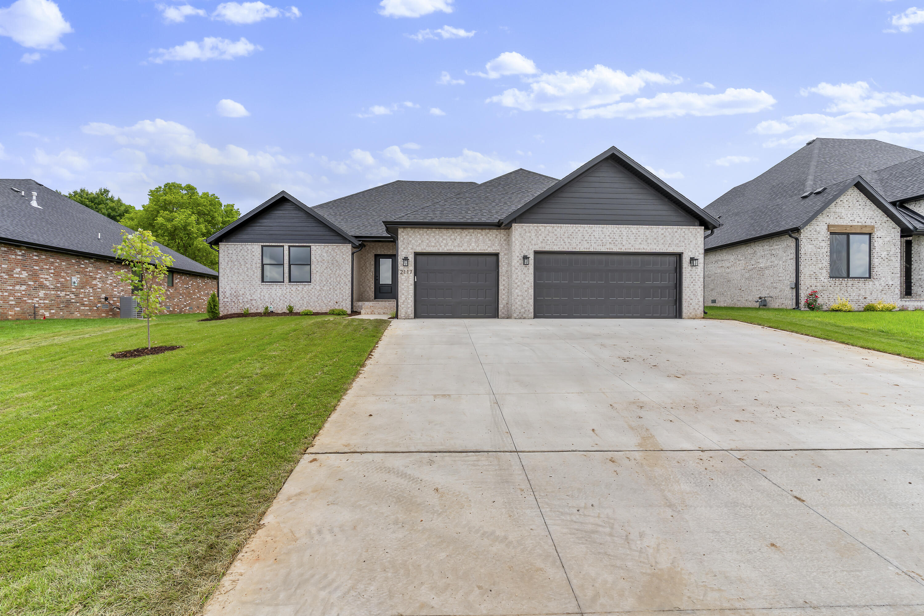 2117 North Silver Charm Avenue Property Photo 1