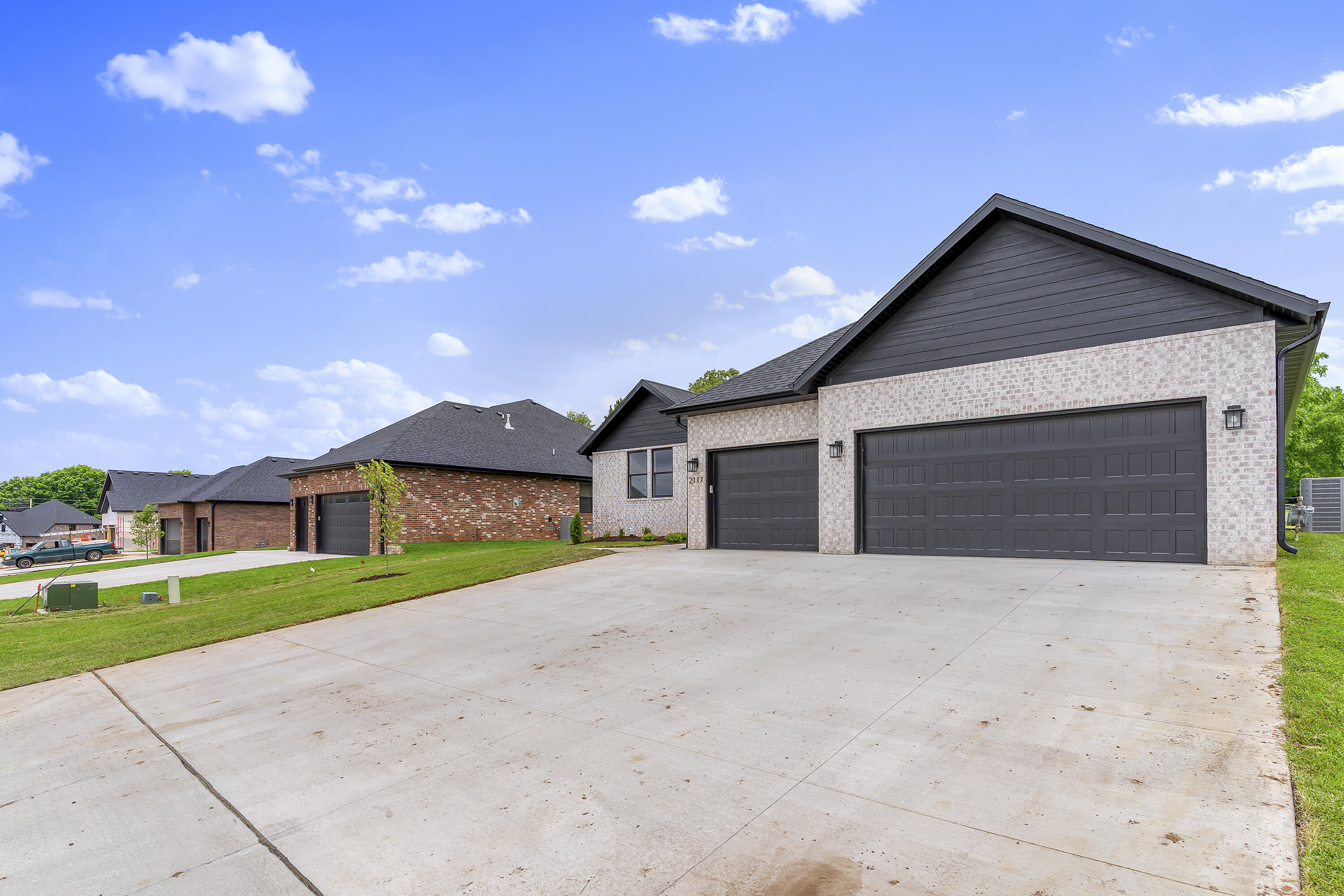 2117 North Silver Charm Avenue Property Photo 3