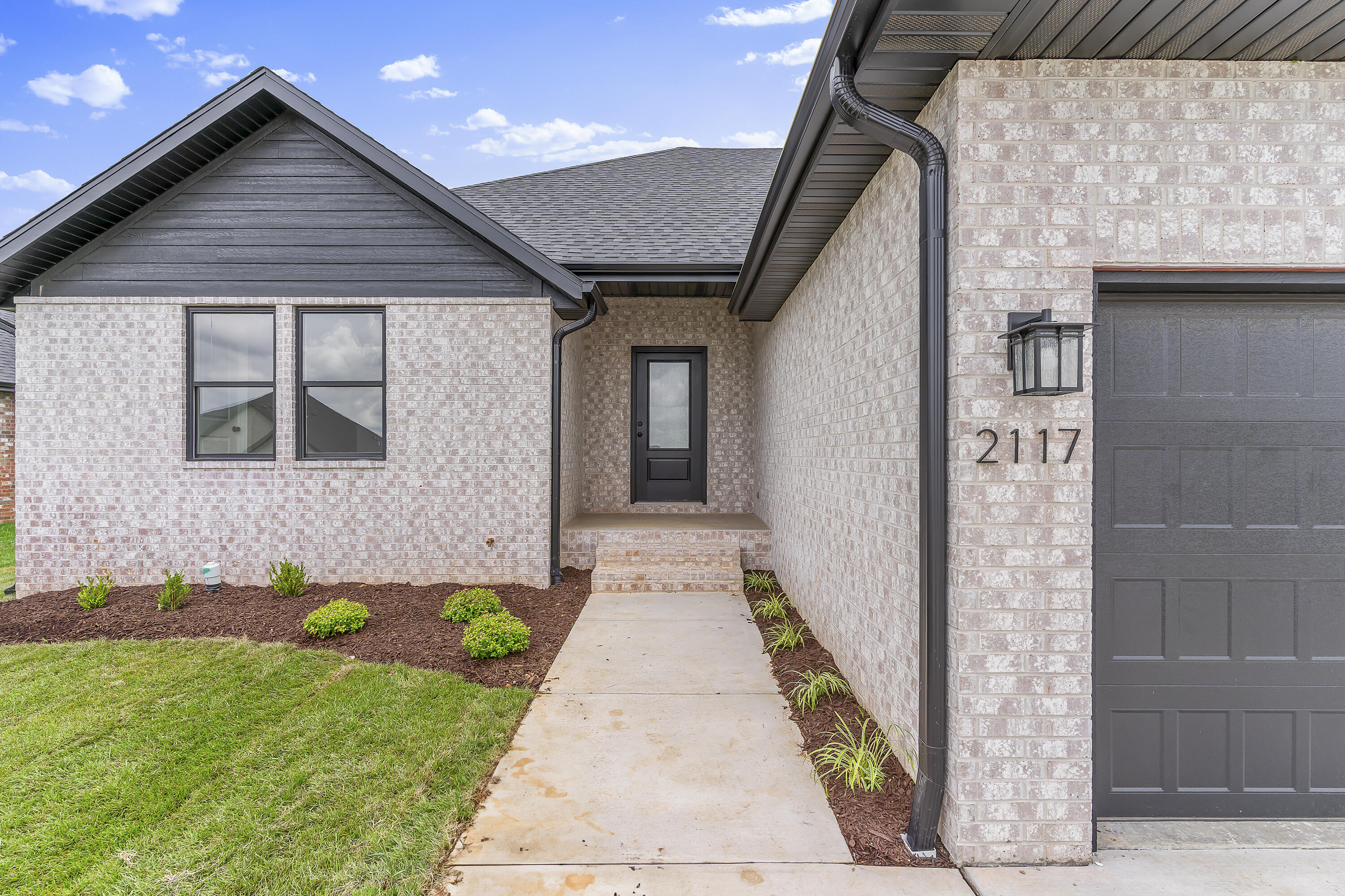 2117 North Silver Charm Avenue Property Photo 4