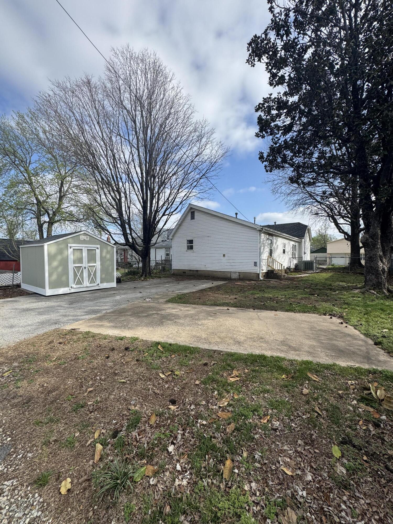 1015 East Broadway Street Property Photo 4