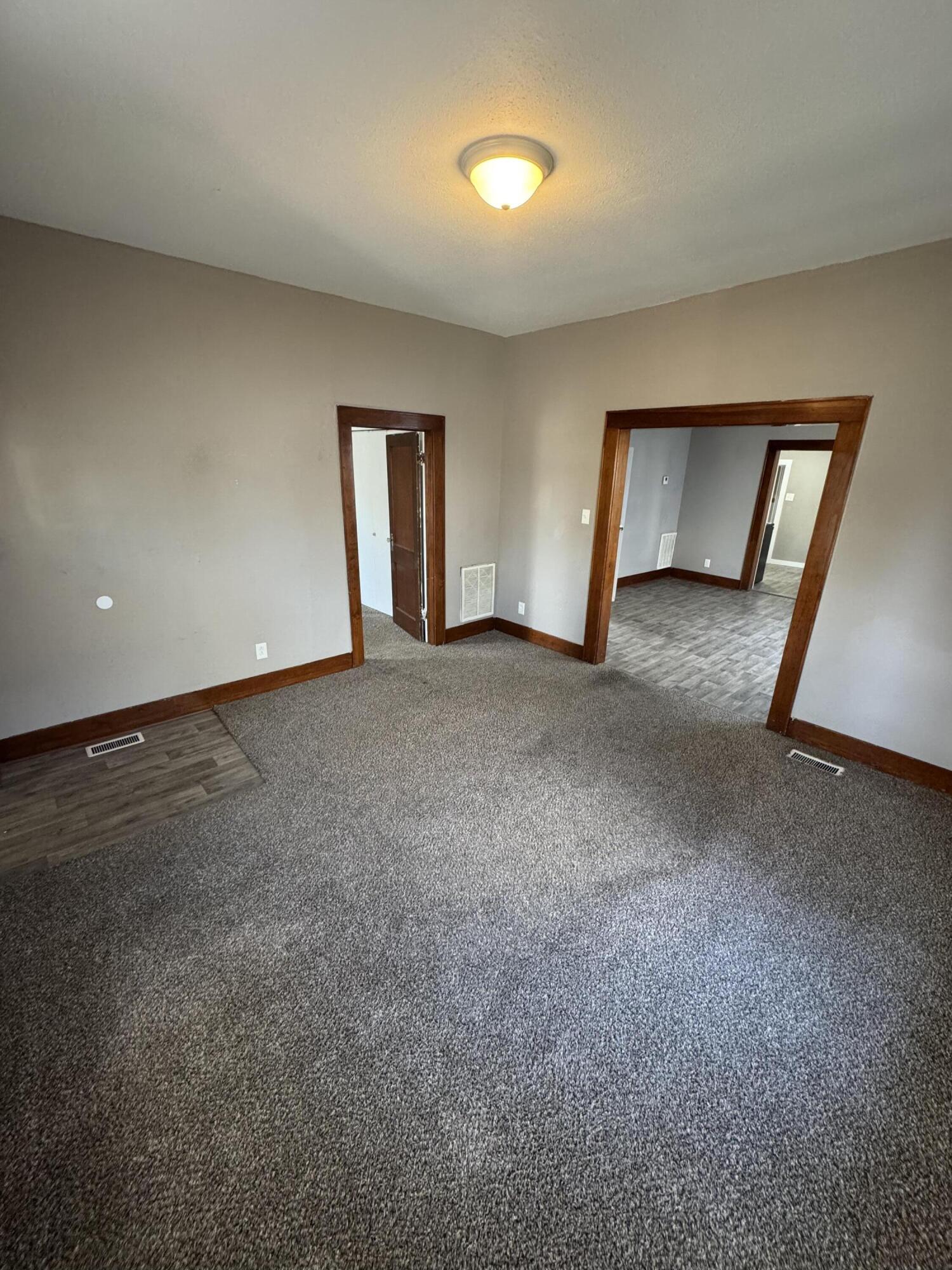 1015 East Broadway Street Property Photo 6