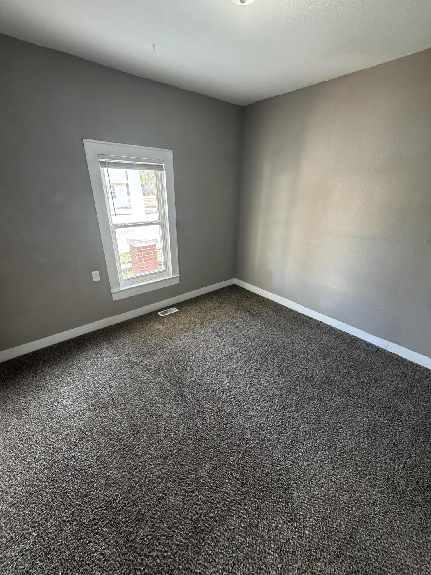 1015 East Broadway Street Property Photo 7