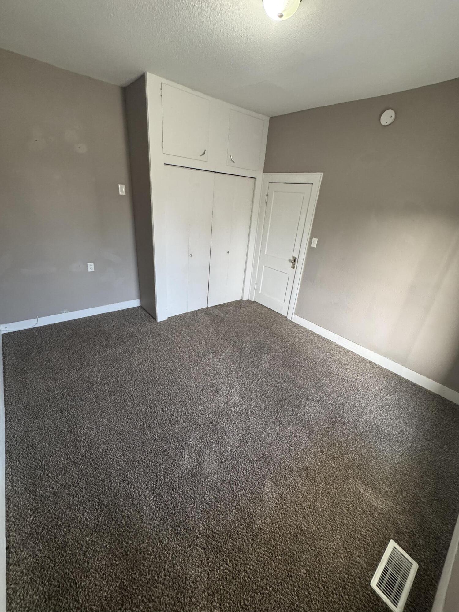 1015 East Broadway Street Property Photo 8