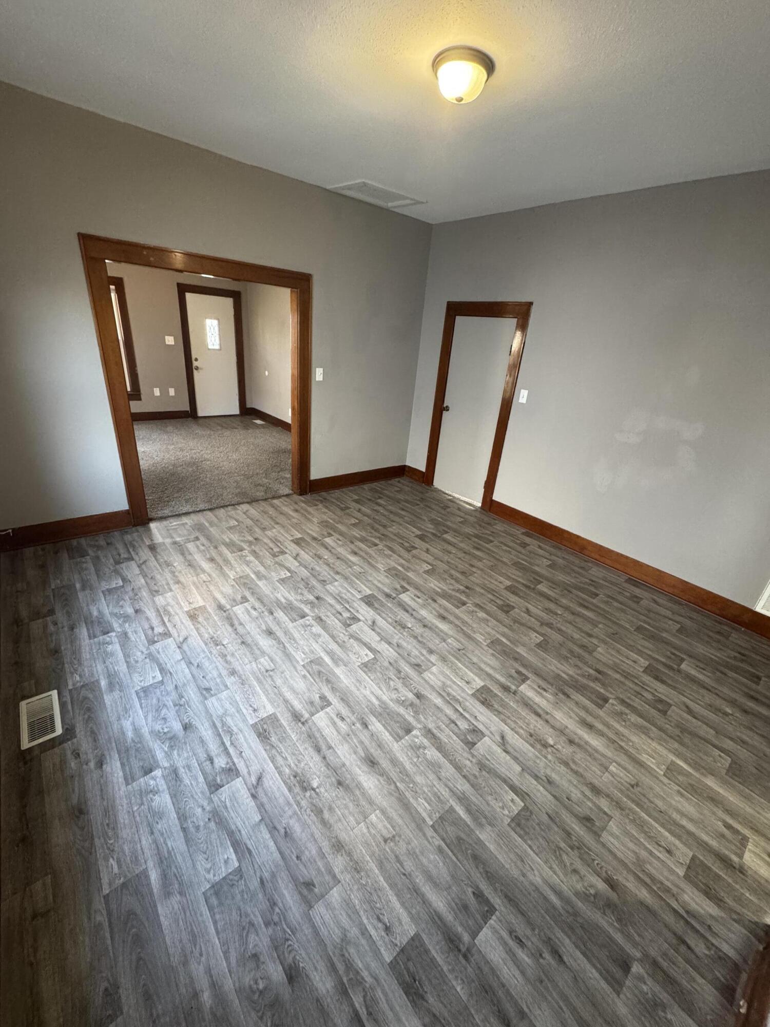 1015 East Broadway Street Property Photo 9