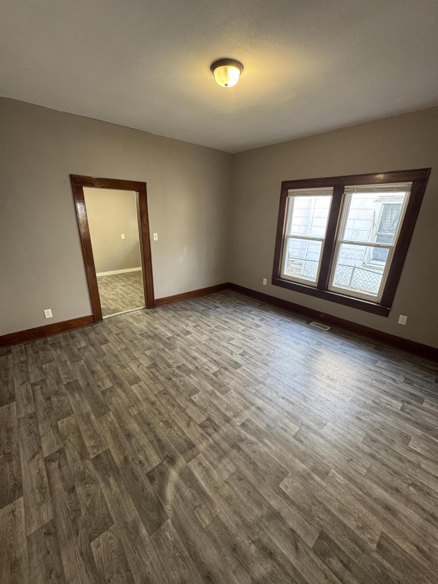 1015 East Broadway Street Property Photo 10