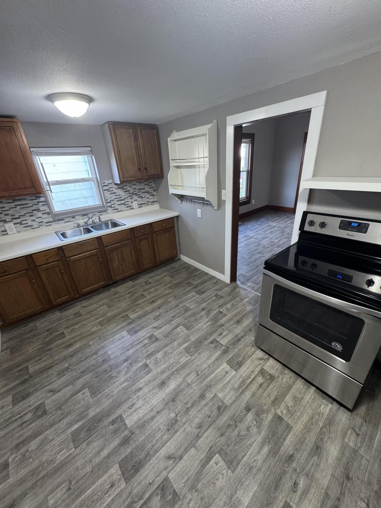 1015 East Broadway Street Property Photo 11