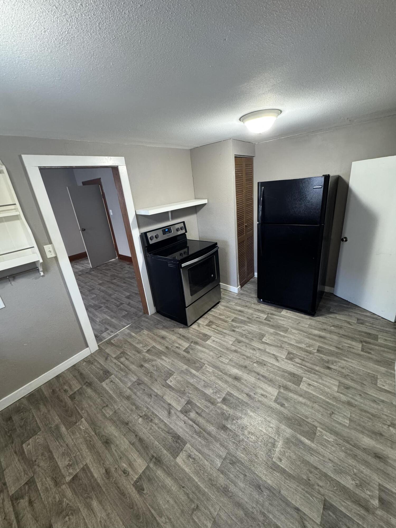 1015 East Broadway Street Property Photo 12