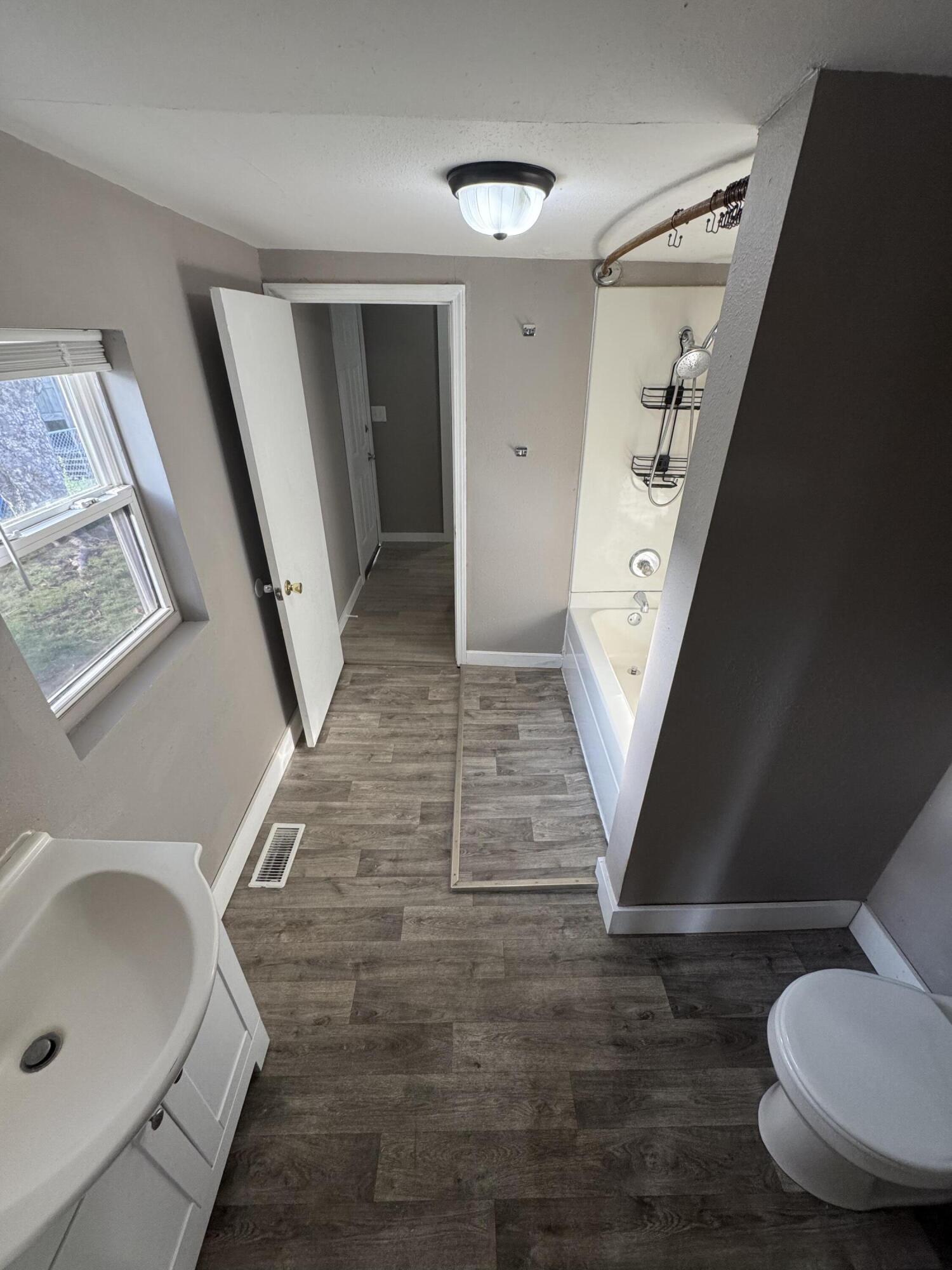 1015 East Broadway Street Property Photo 14