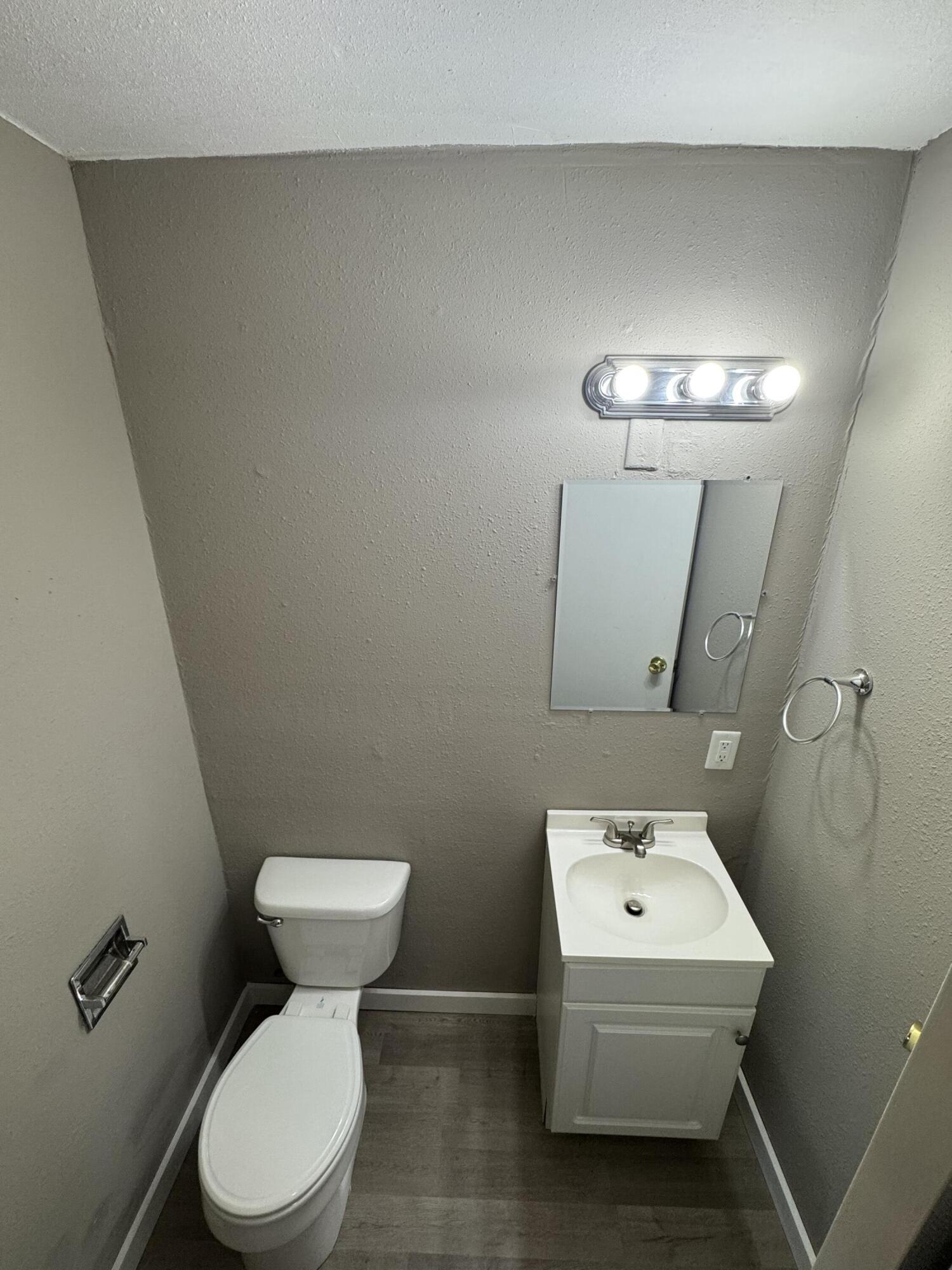 1015 East Broadway Street Property Photo 16