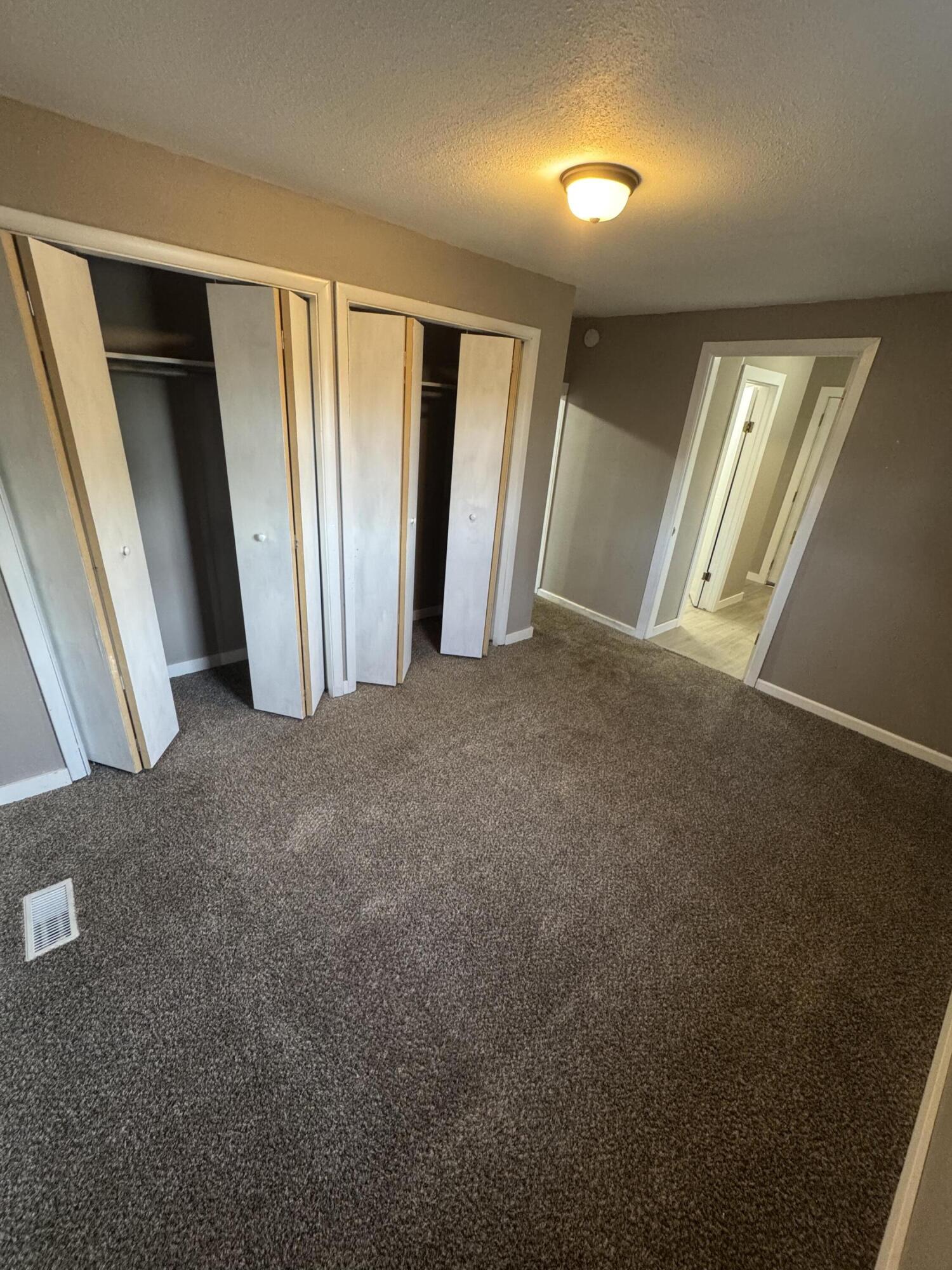1015 East Broadway Street Property Photo 17