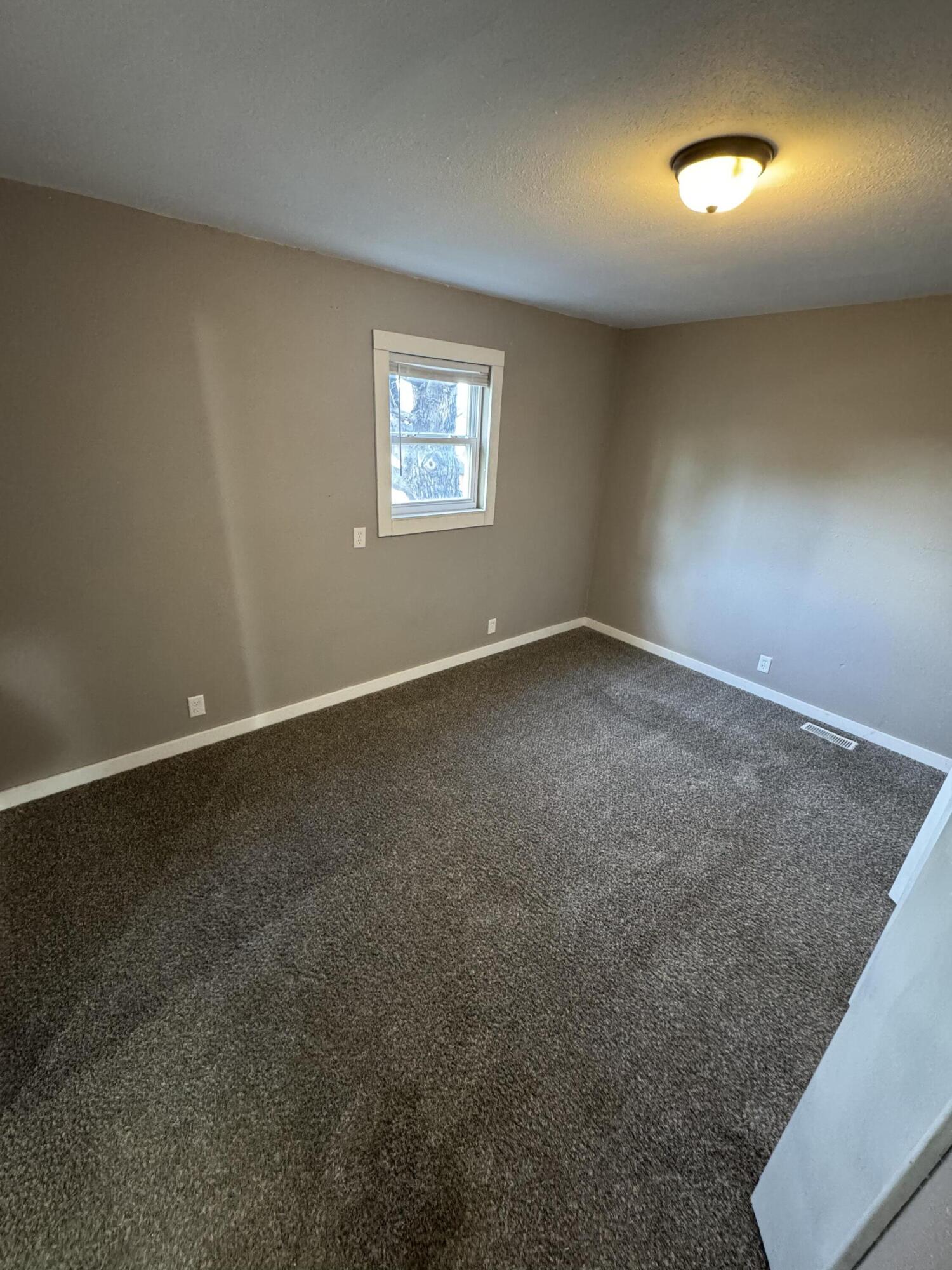 1015 East Broadway Street Property Photo 18