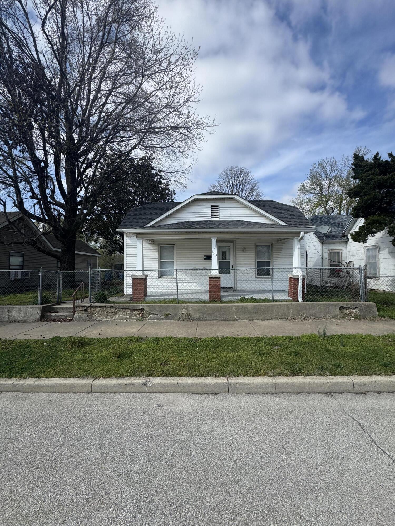 1015 East Broadway Street Property Photo 19