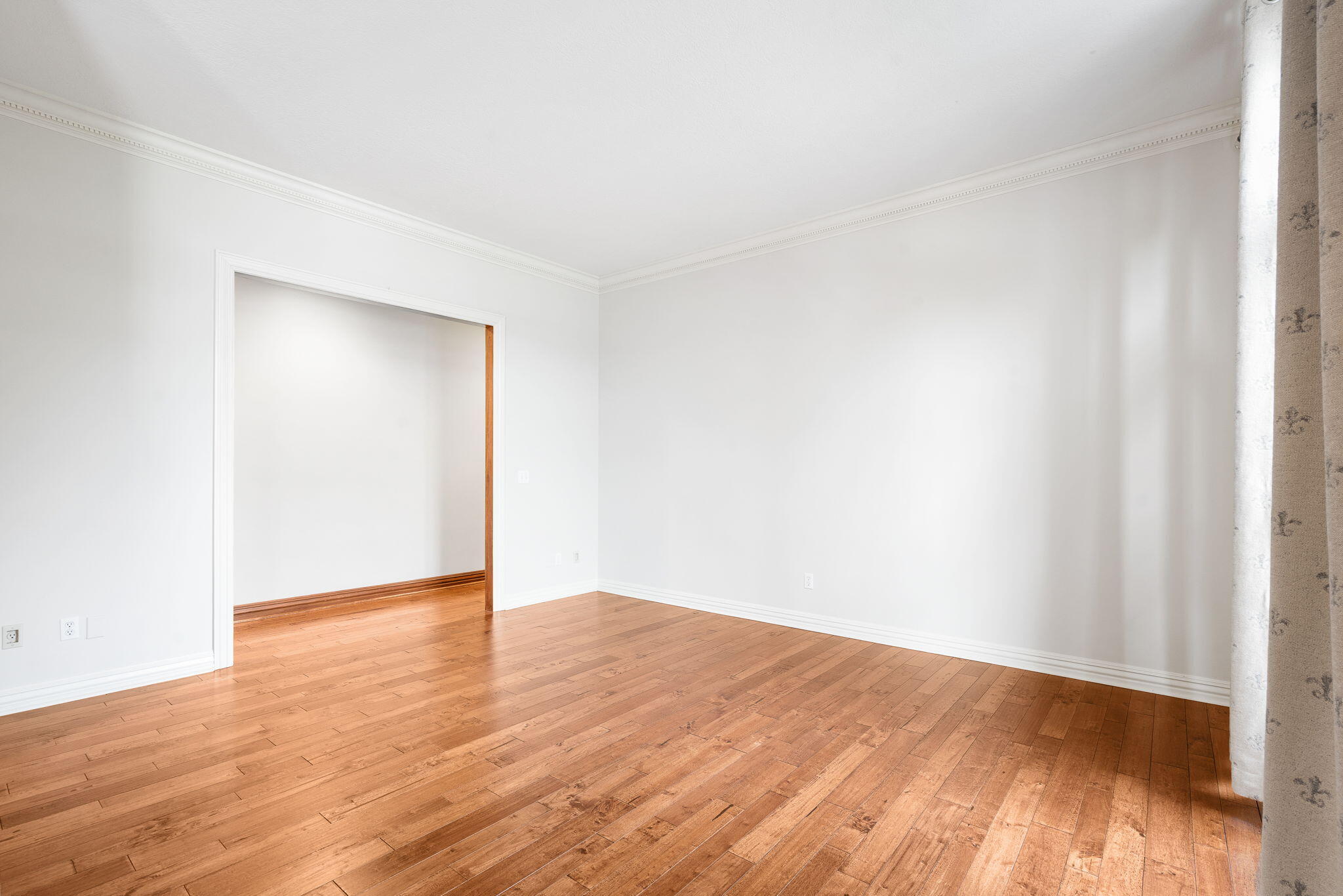 5229 South Stonehaven Drive Property Photo 8