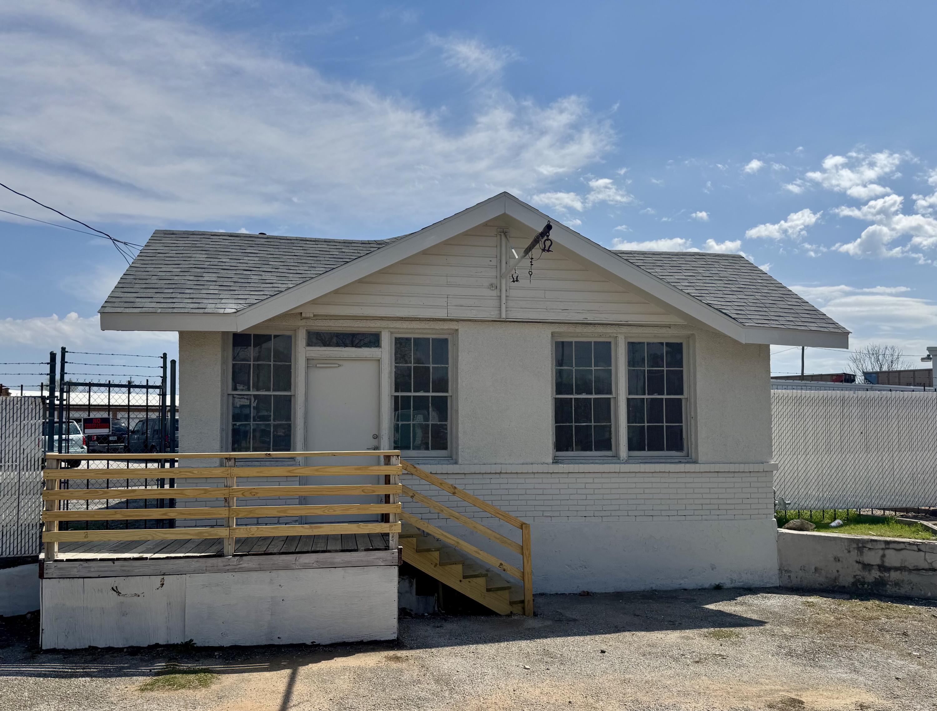 1834 North Grant Avenue Property Photo 1