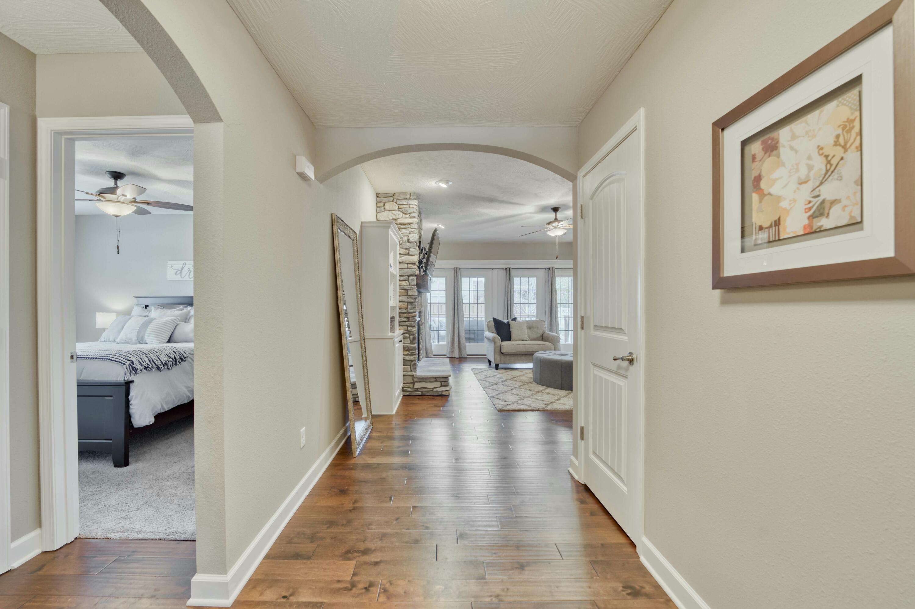 860 North Woodbury Avenue Property Photo 2