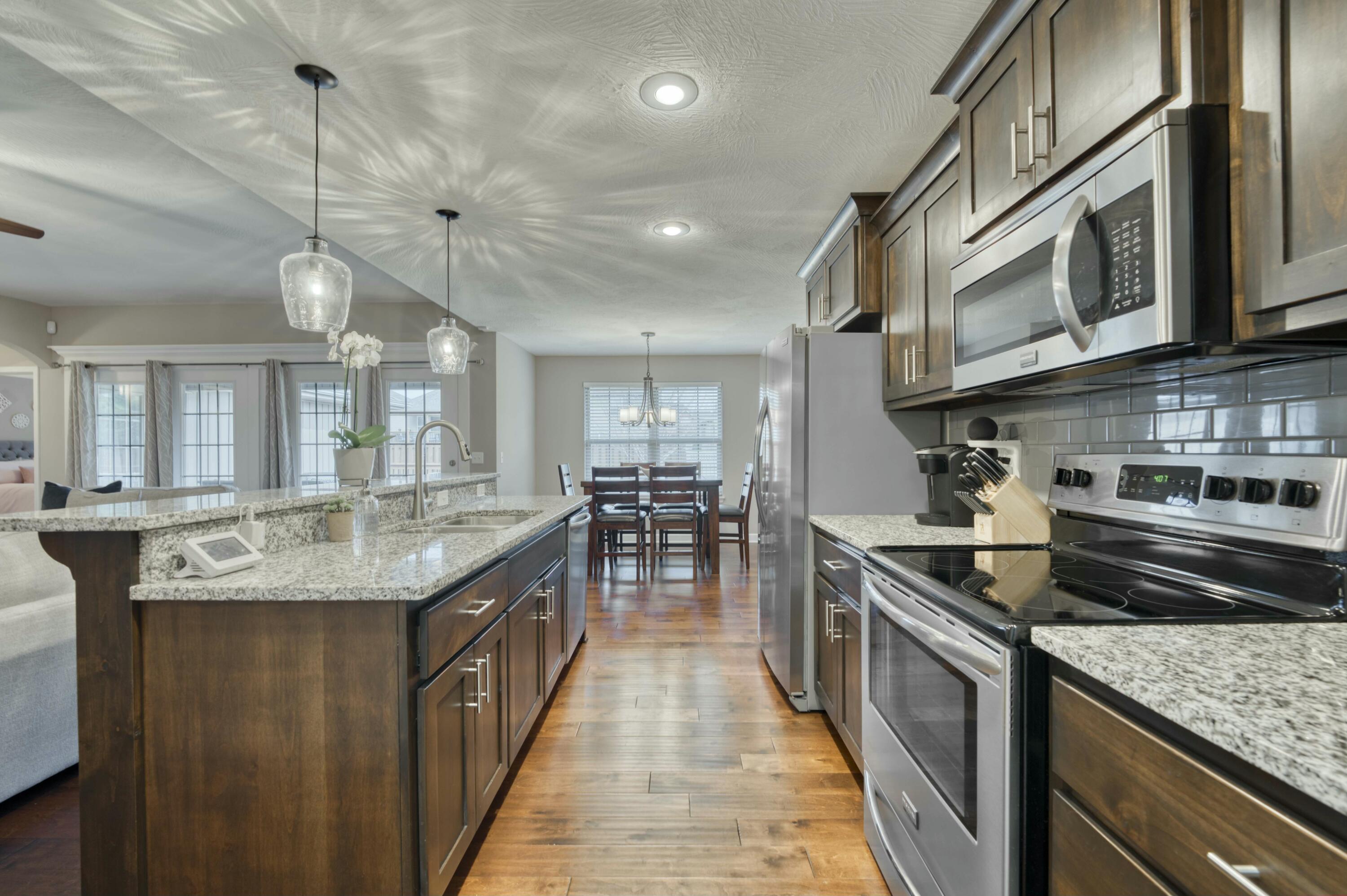 860 North Woodbury Avenue Property Photo 10