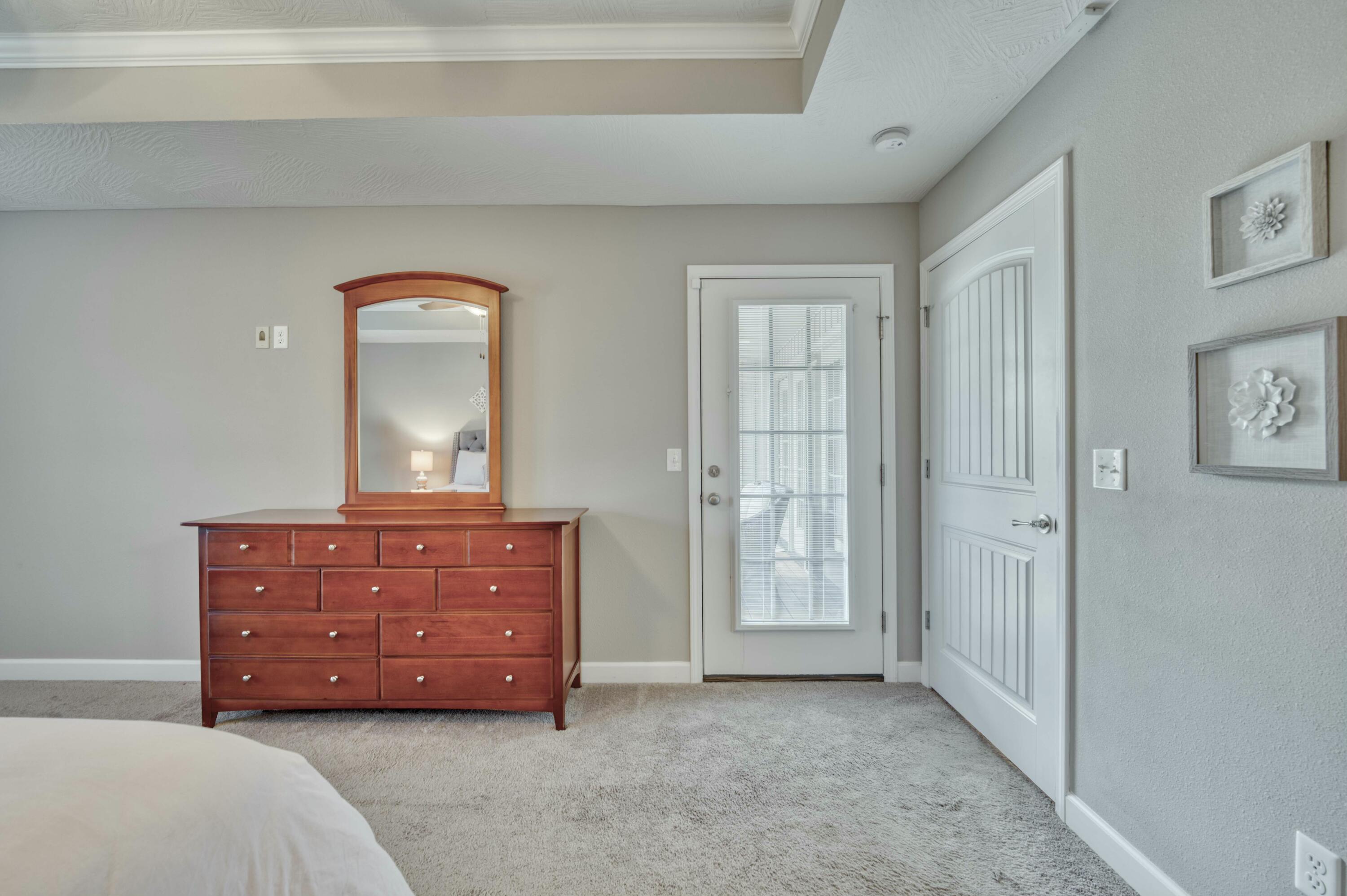 860 North Woodbury Avenue Property Photo 14