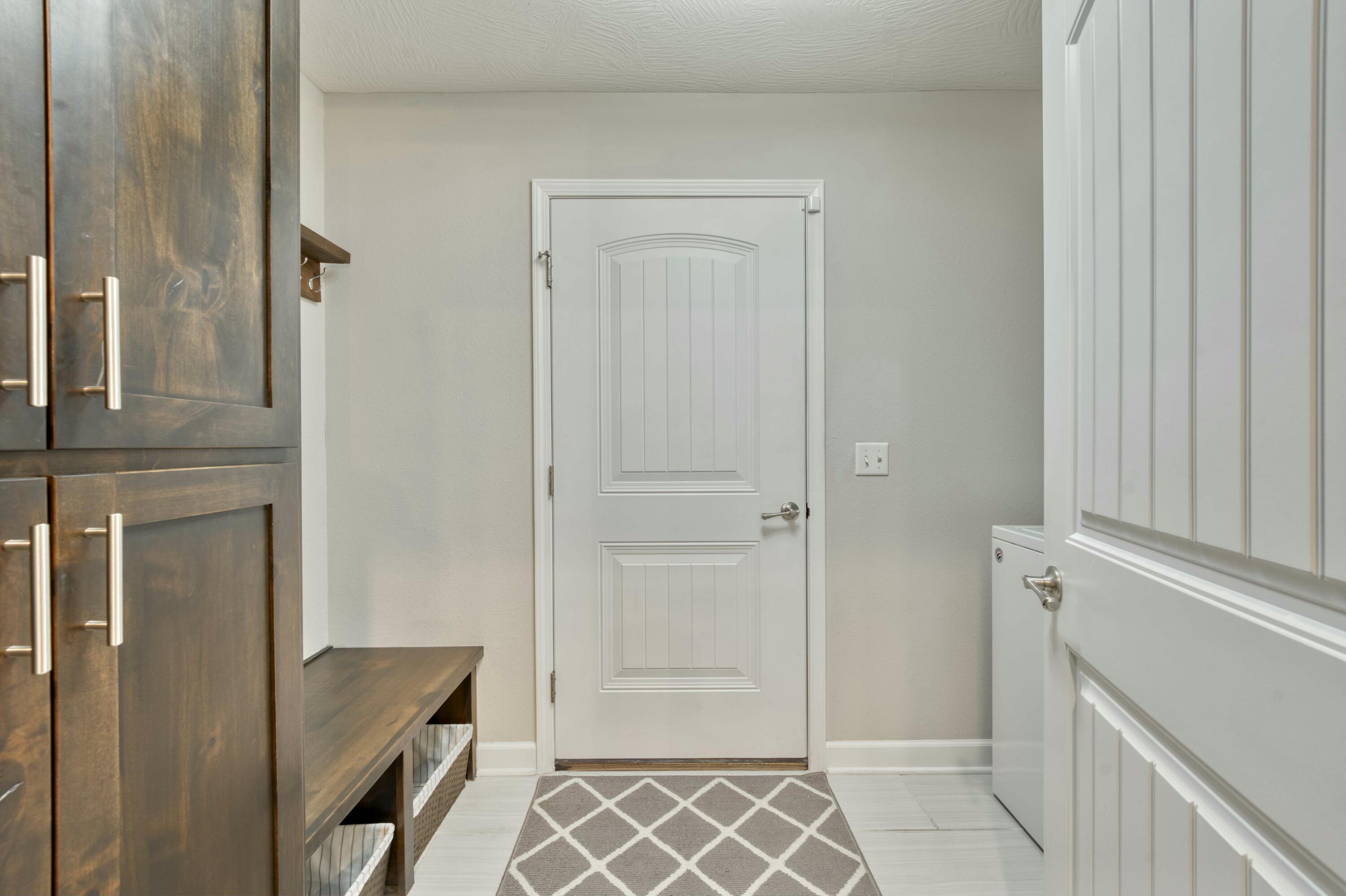 860 North Woodbury Avenue Property Photo 19