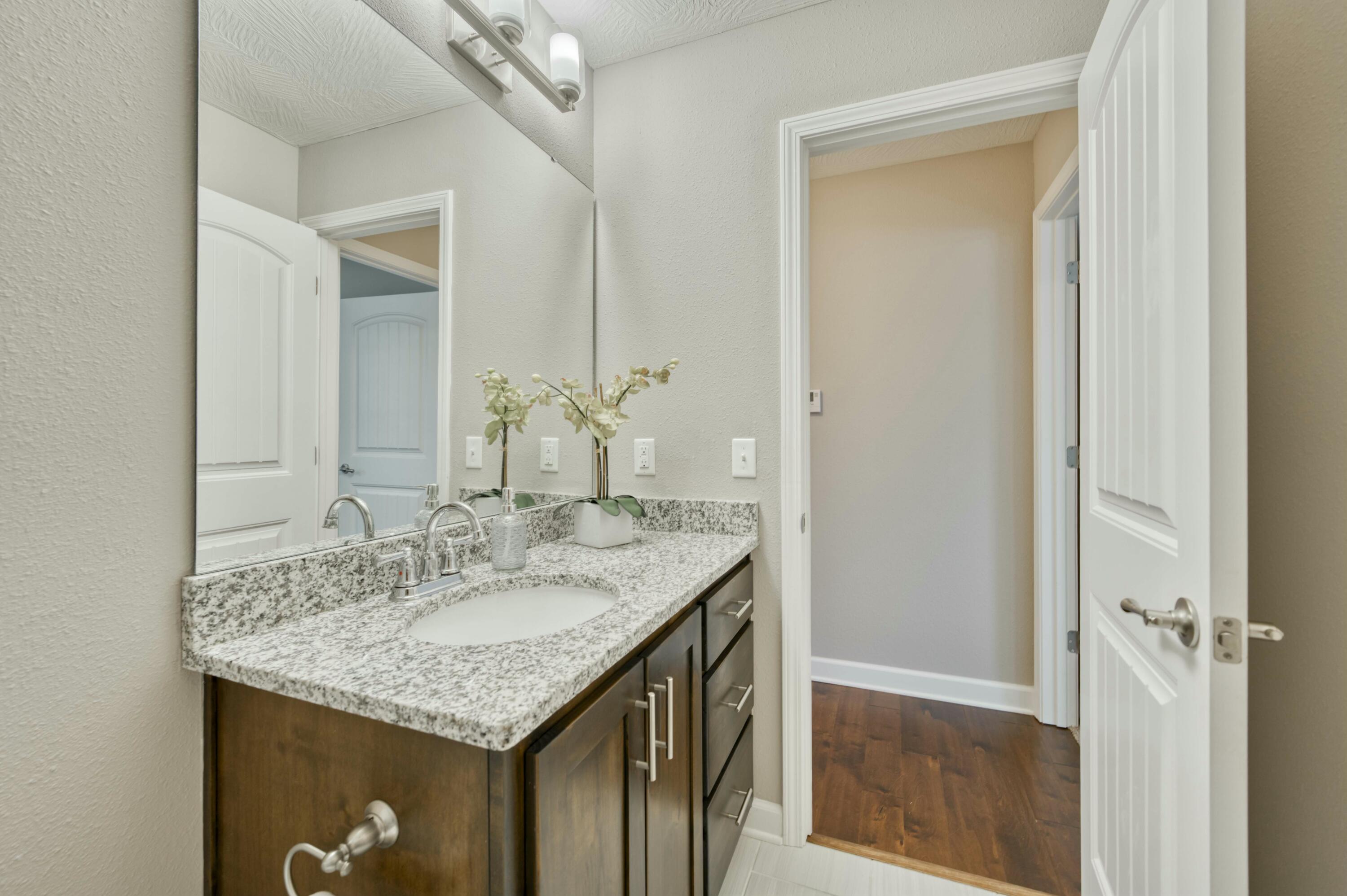 860 North Woodbury Avenue Property Photo 24