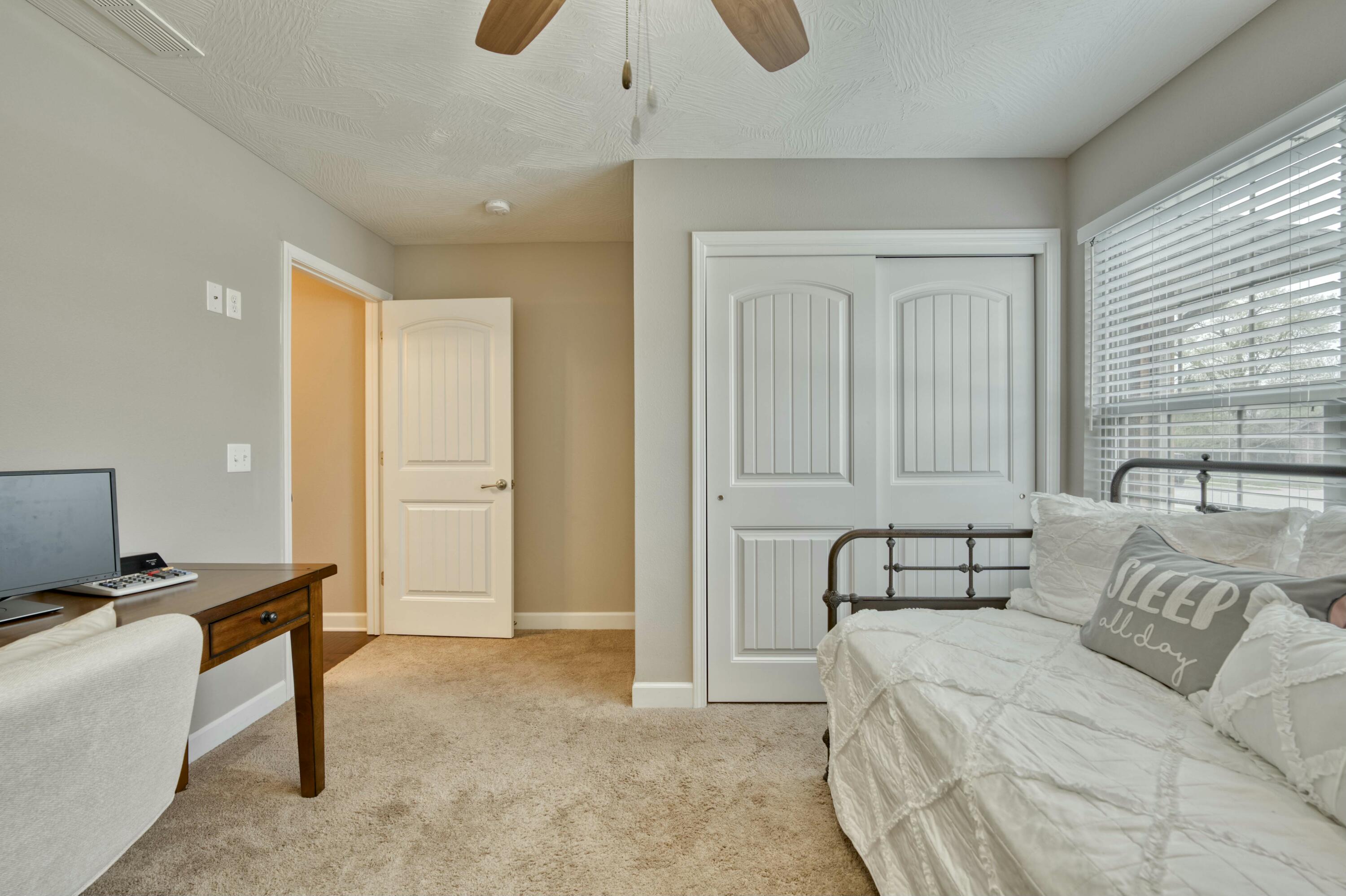860 North Woodbury Avenue Property Photo 26