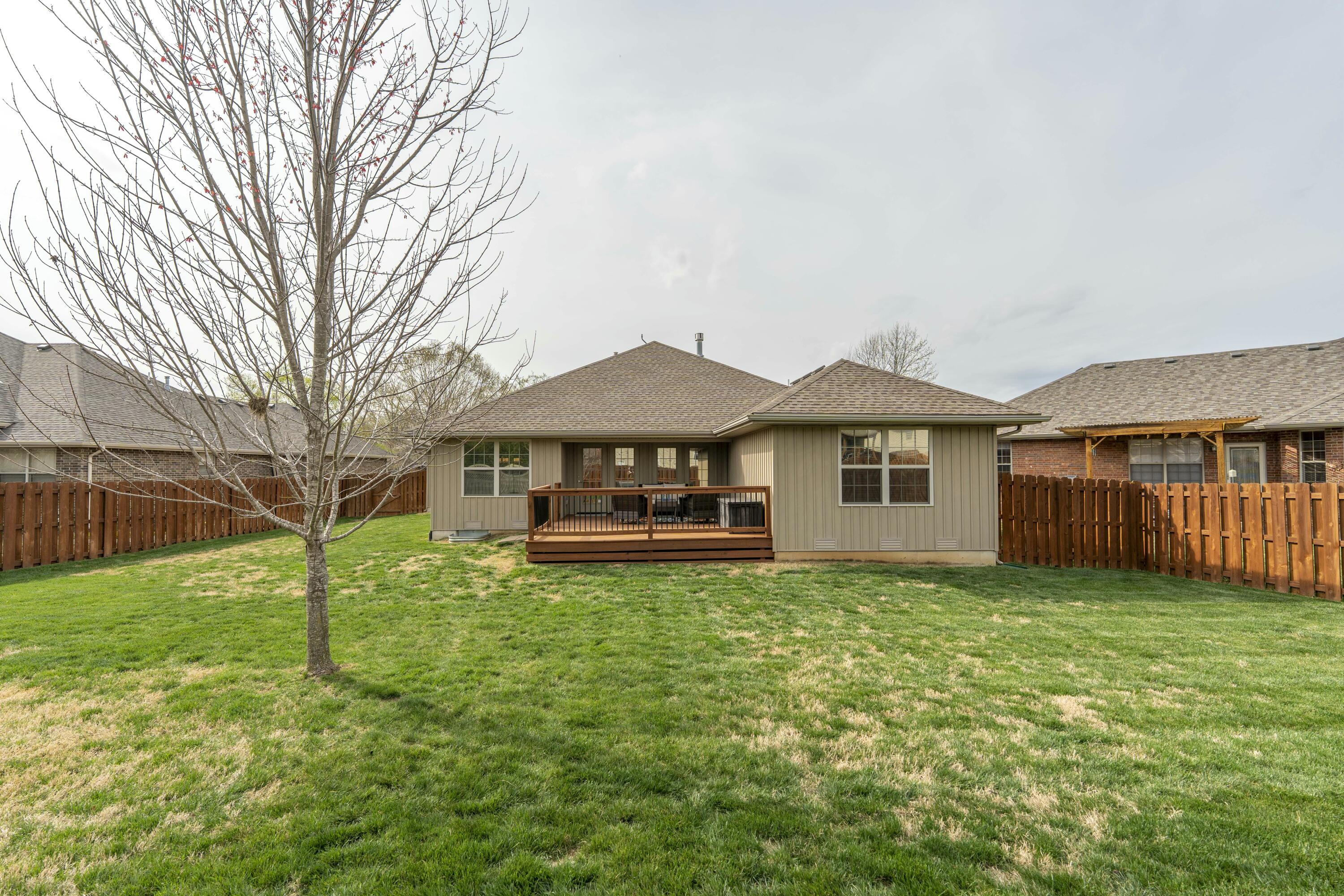 860 North Woodbury Avenue Property Photo 33