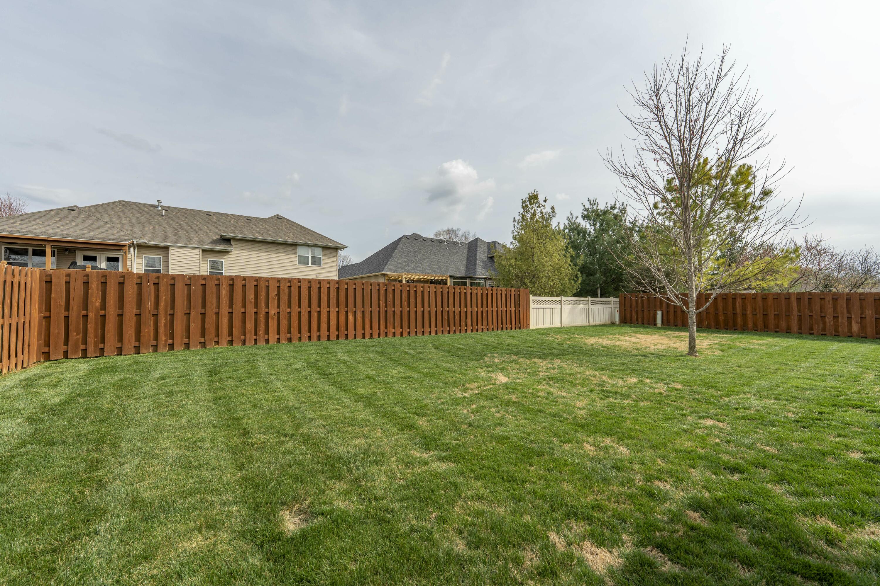 860 North Woodbury Avenue Property Photo 35