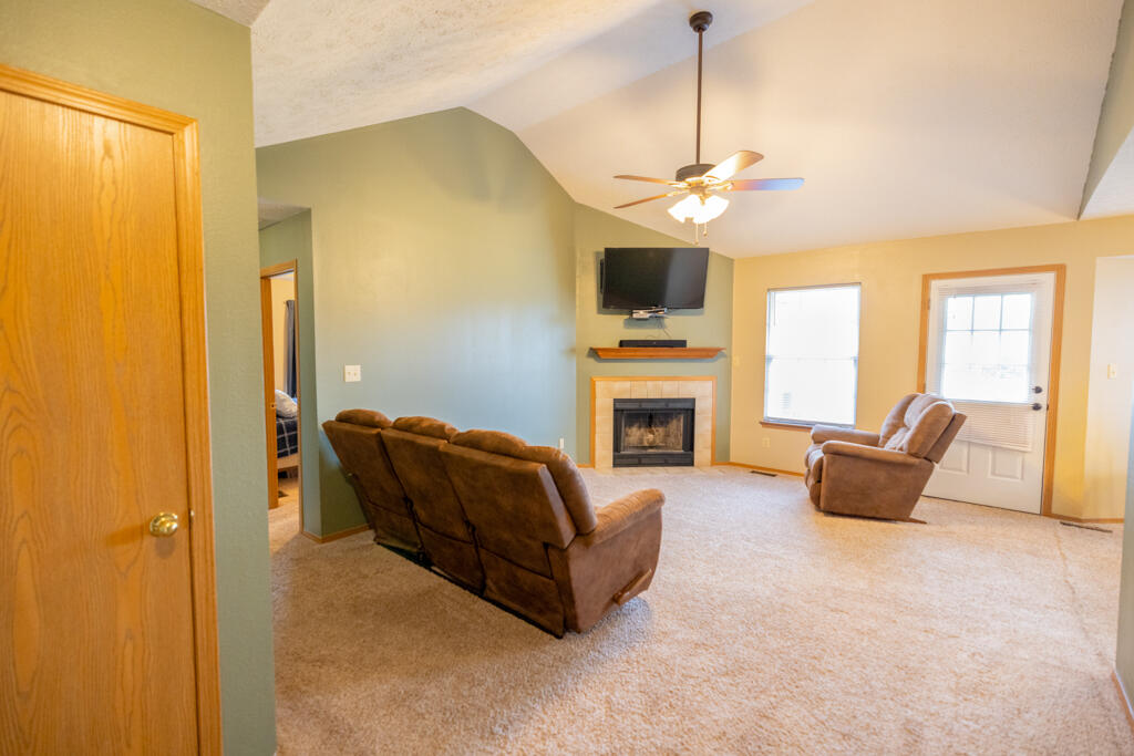 919 South Central Avenue Property Photo 3