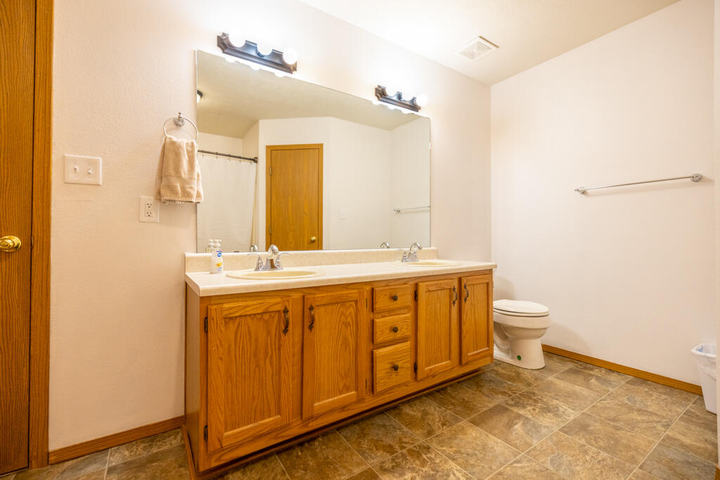 919 South Central Avenue Property Photo 18