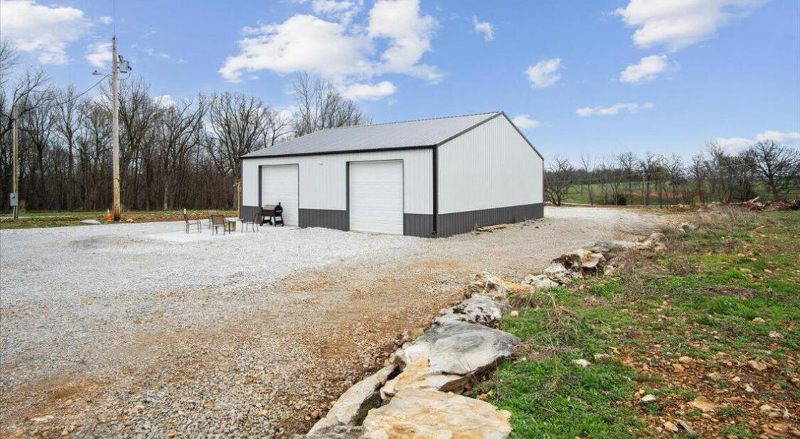 6764 North Farm Road 53 Property Photo 10
