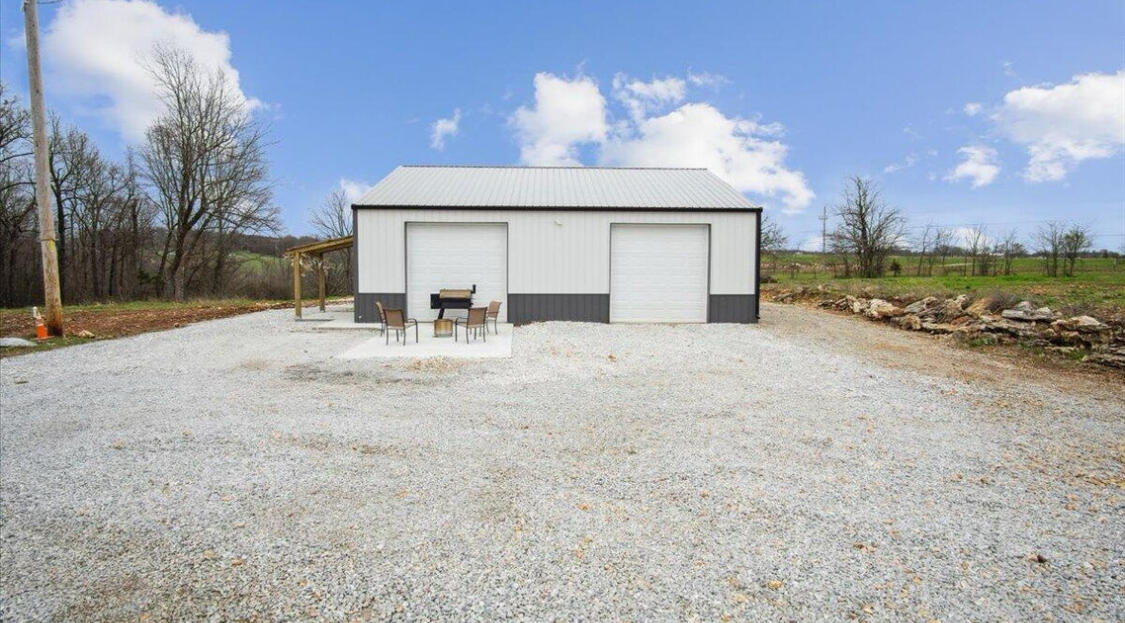 6764 North Farm Road 53 Property Photo 11