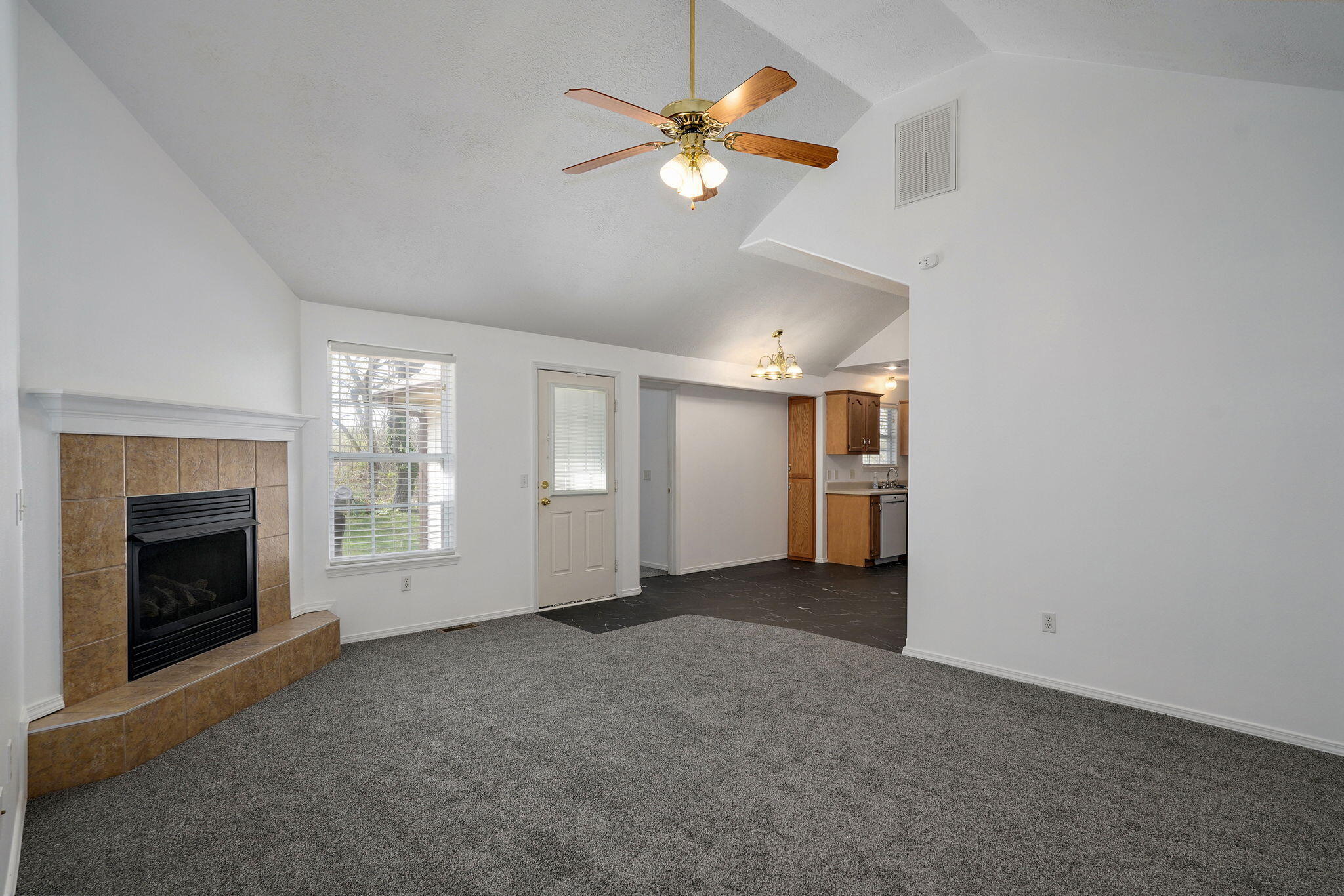 419 North Butternut Avenue Property Photo 7
