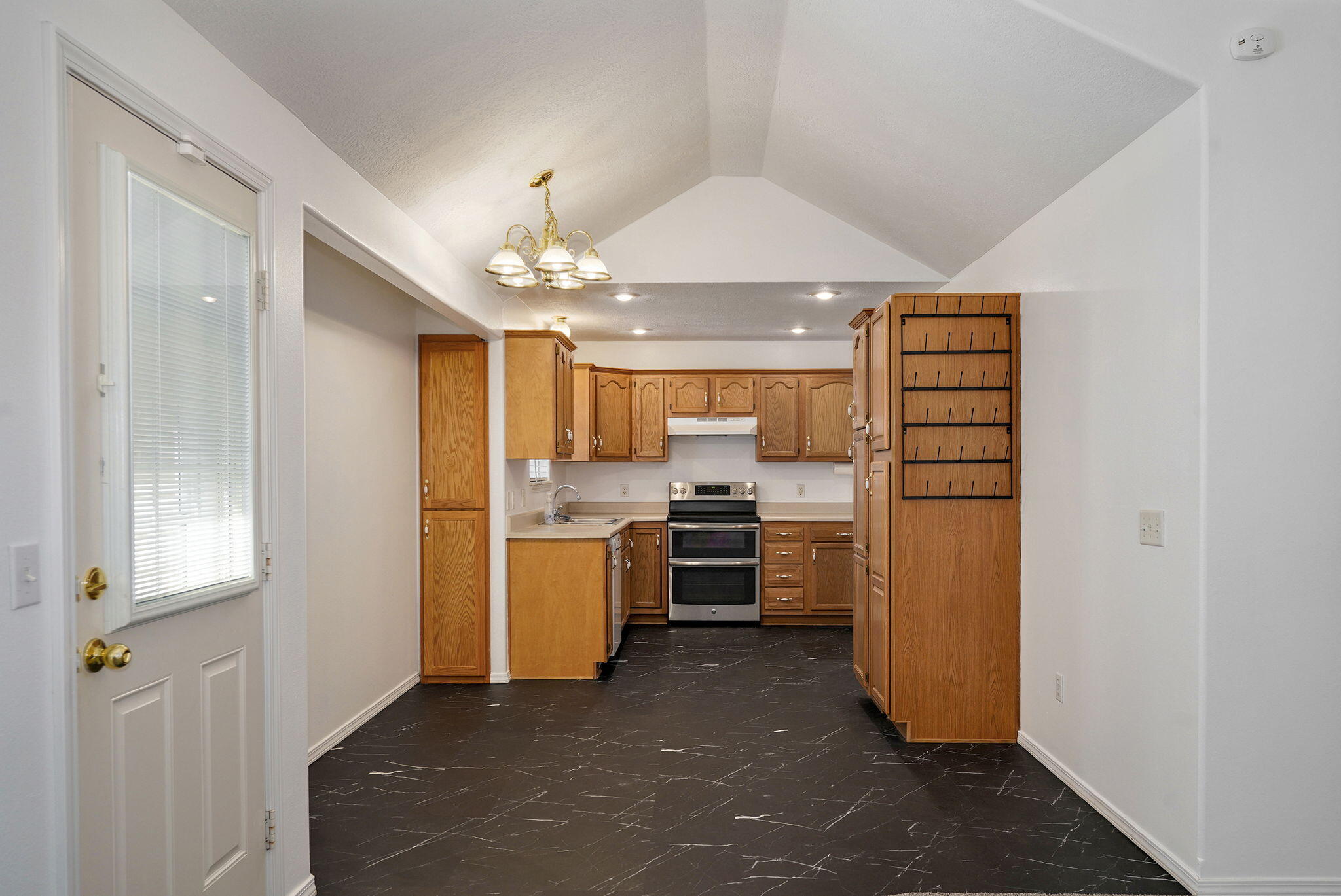 419 North Butternut Avenue Property Photo 10
