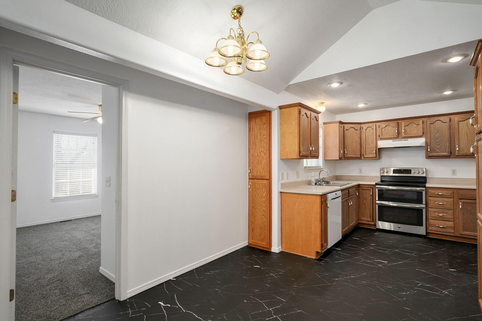 419 North Butternut Avenue Property Photo 11