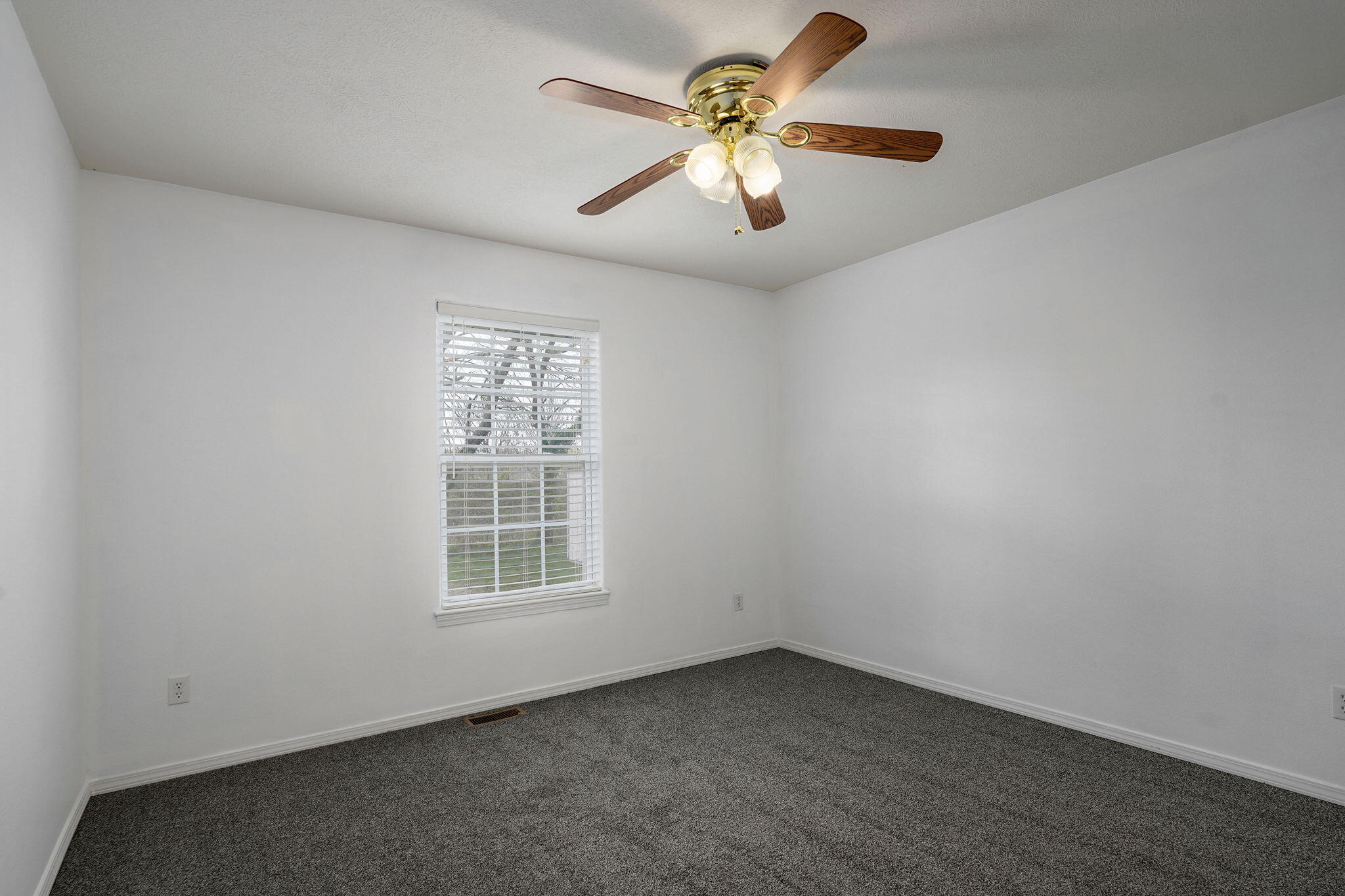 419 North Butternut Avenue Property Photo 15