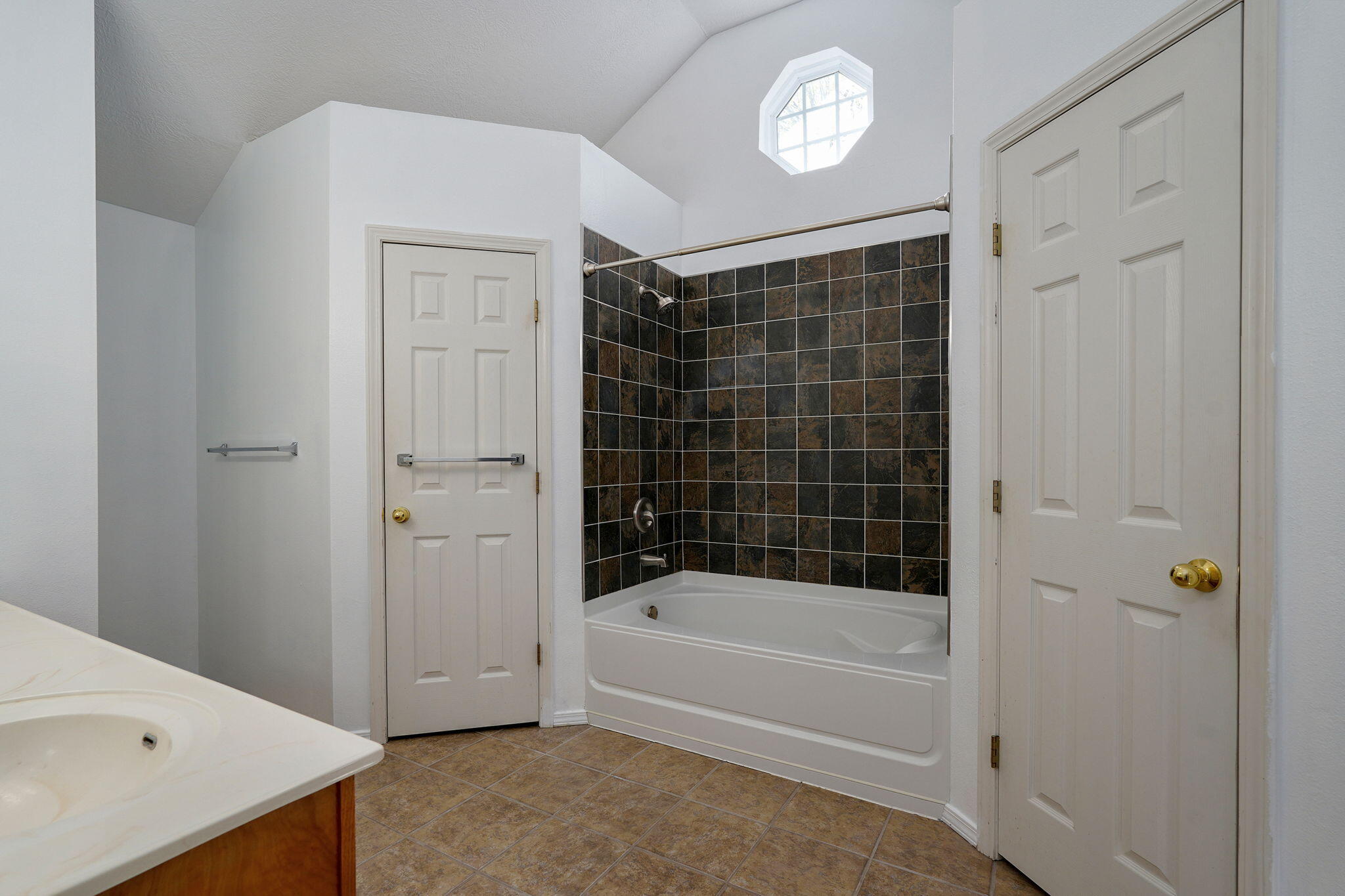 419 North Butternut Avenue Property Photo 17
