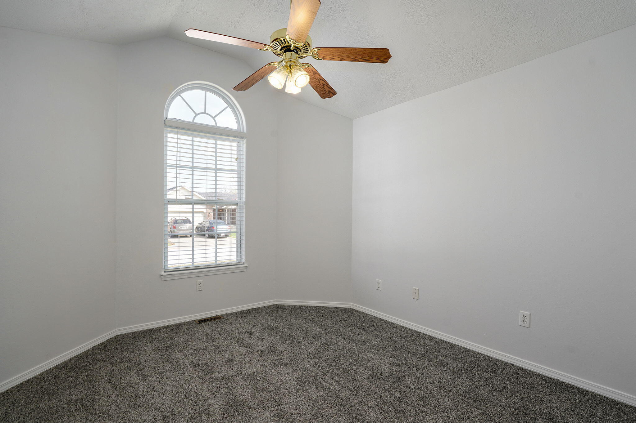 419 North Butternut Avenue Property Photo 20