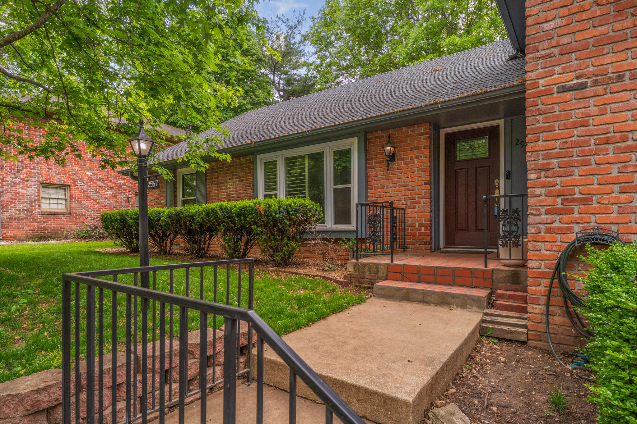 2937 South Brentmoor Avenue Property Photo 4