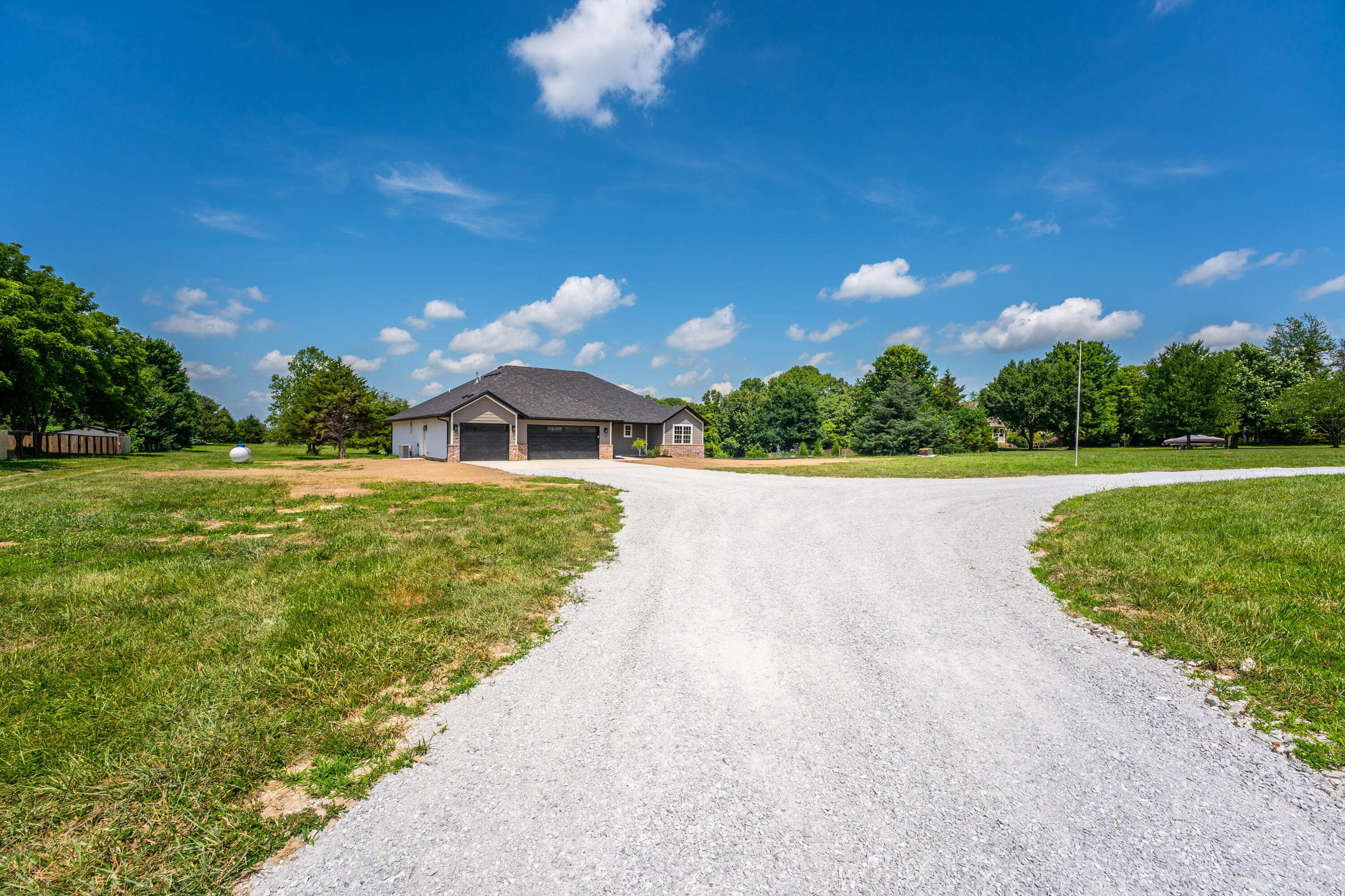 1139 South Gregg Road Property Photo 2
