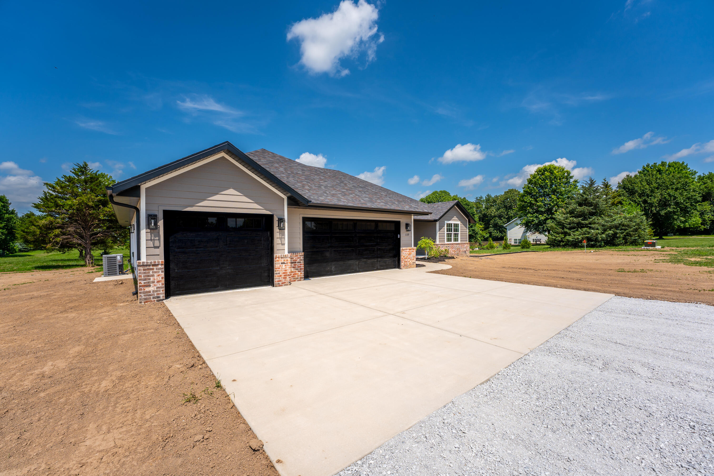 1139 South Gregg Road Property Photo 3