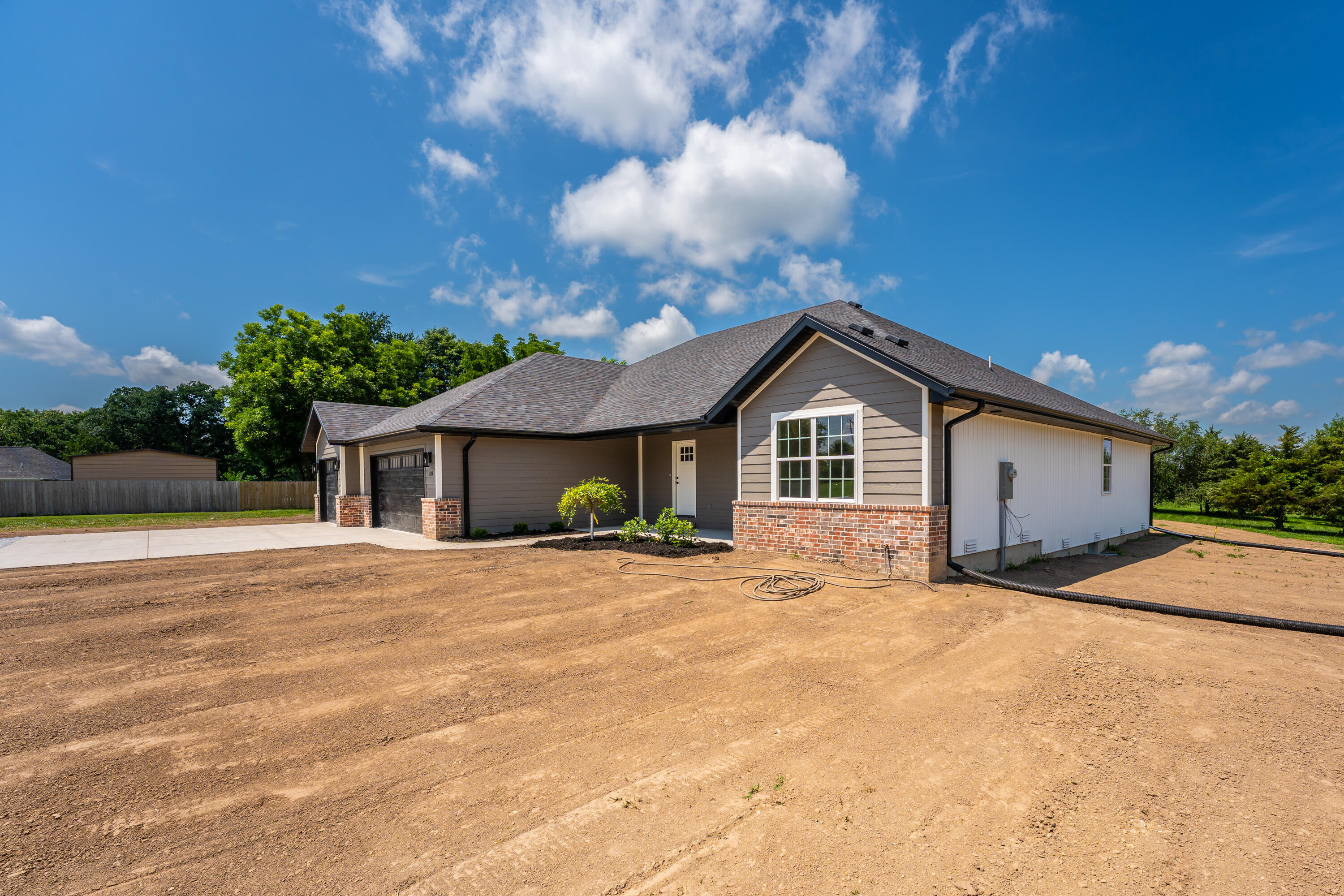 1139 South Gregg Road Property Photo 4