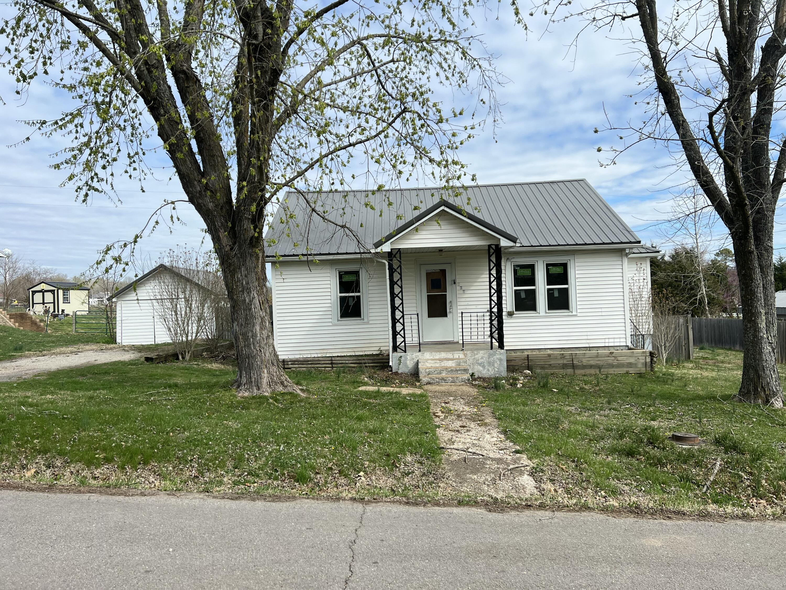 131 West South Street Property Photo