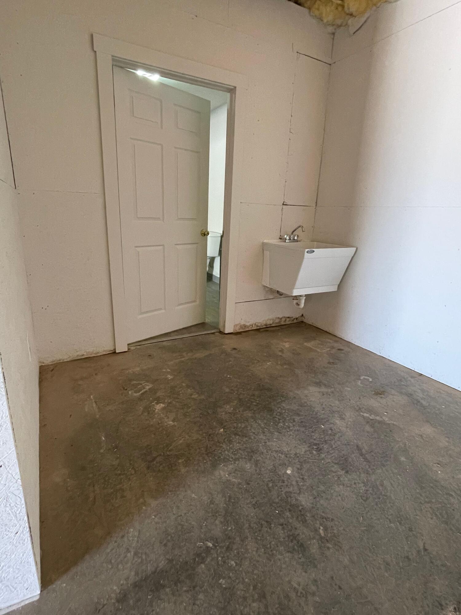 2110 Airpark Road Property Photo 7