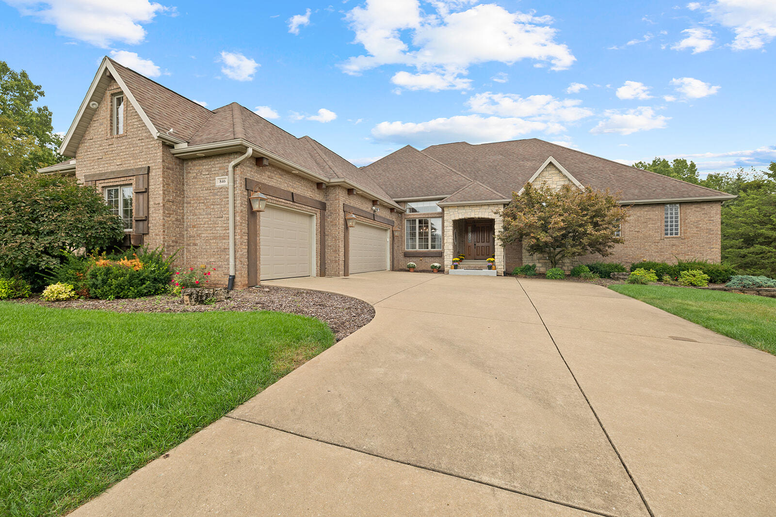 846 White Diamond Court