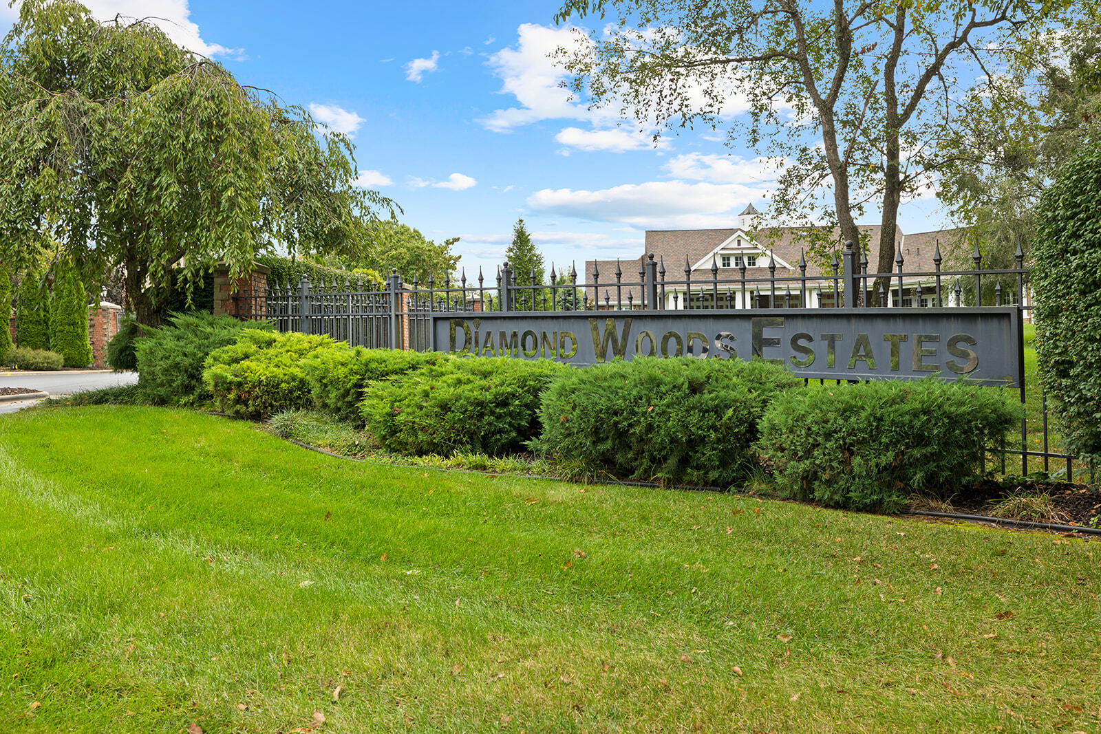 846 White Diamond Court Property Photo 3