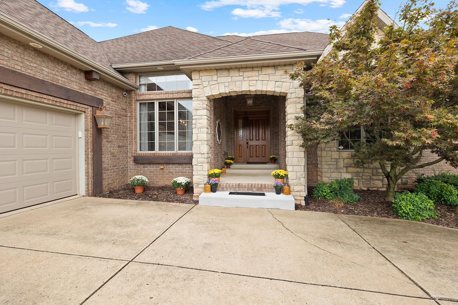 846 White Diamond Court Property Photo 4