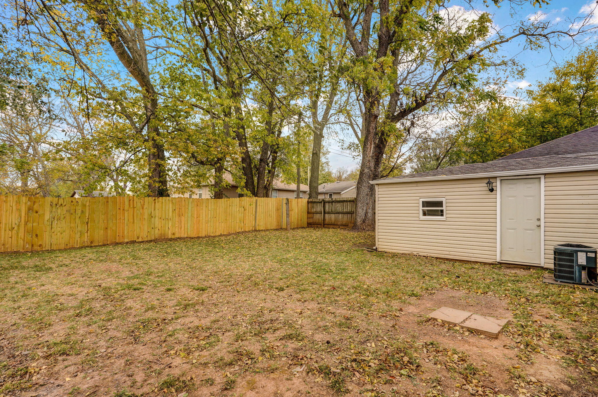 549 South Hillcrest Avenue Property Photo 5