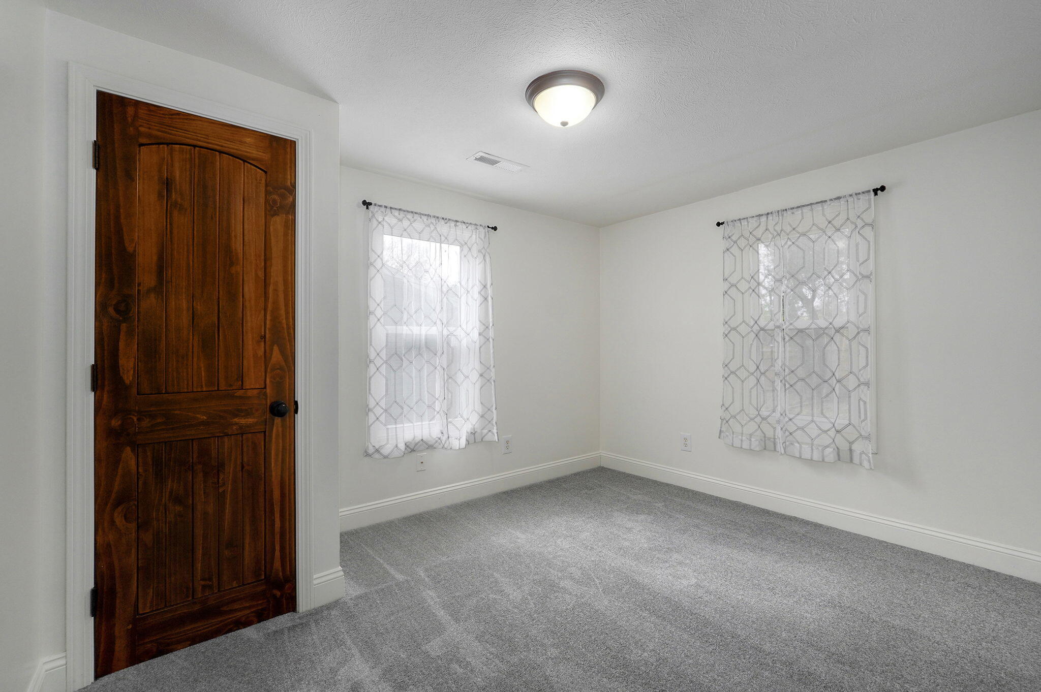 549 South Hillcrest Avenue Property Photo 14