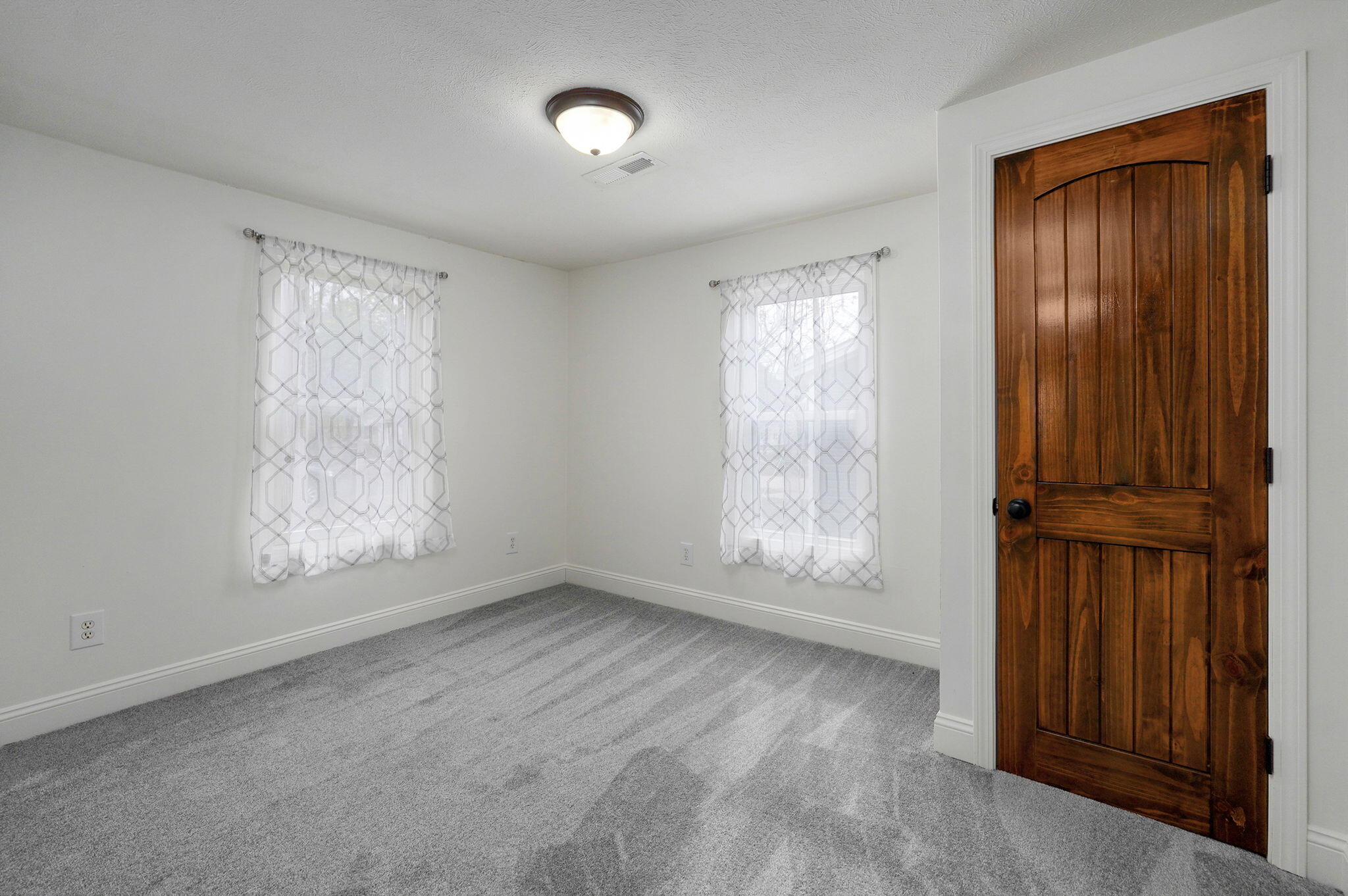 549 South Hillcrest Avenue Property Photo 15