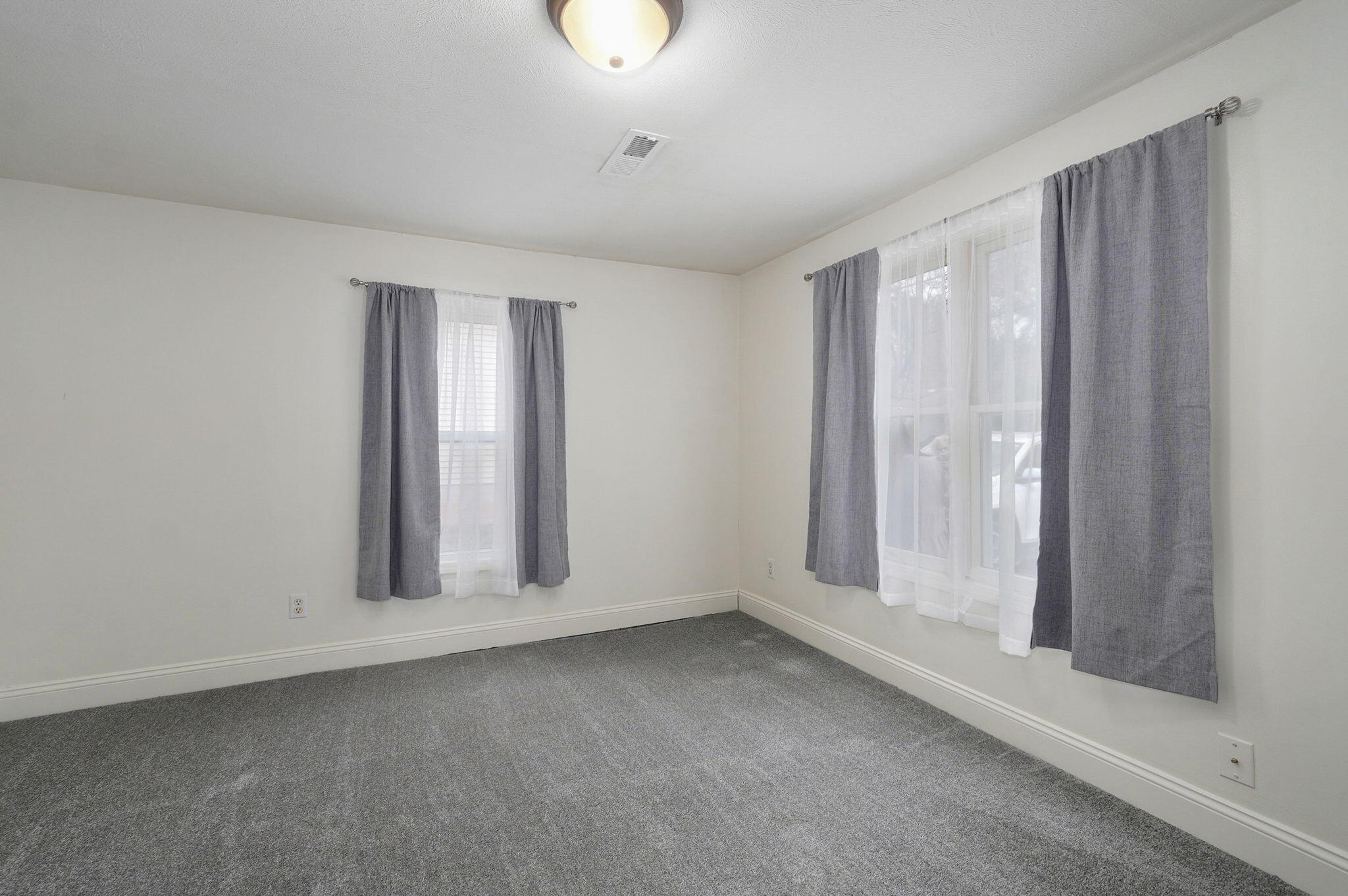 549 South Hillcrest Avenue Property Photo 16
