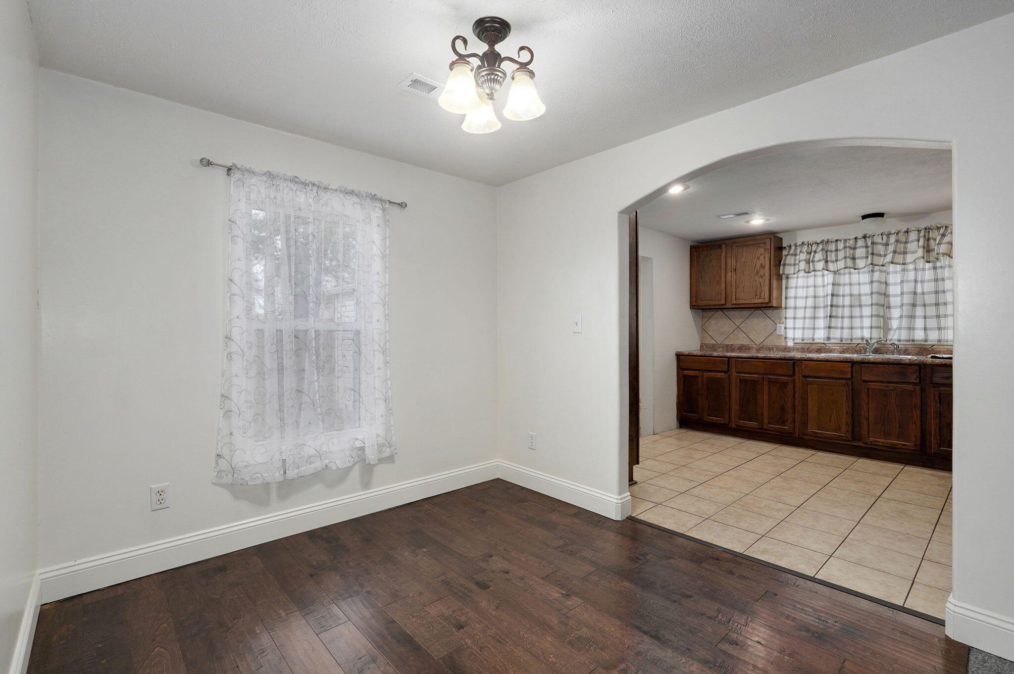 549 South Hillcrest Avenue Property Photo 17